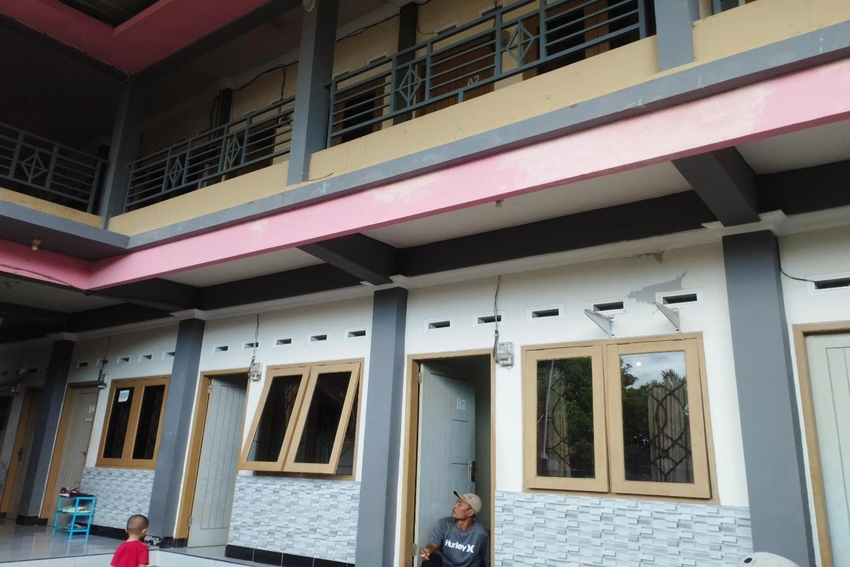 Facade/entrance in OYO Life 93403 Penginapan Adinda