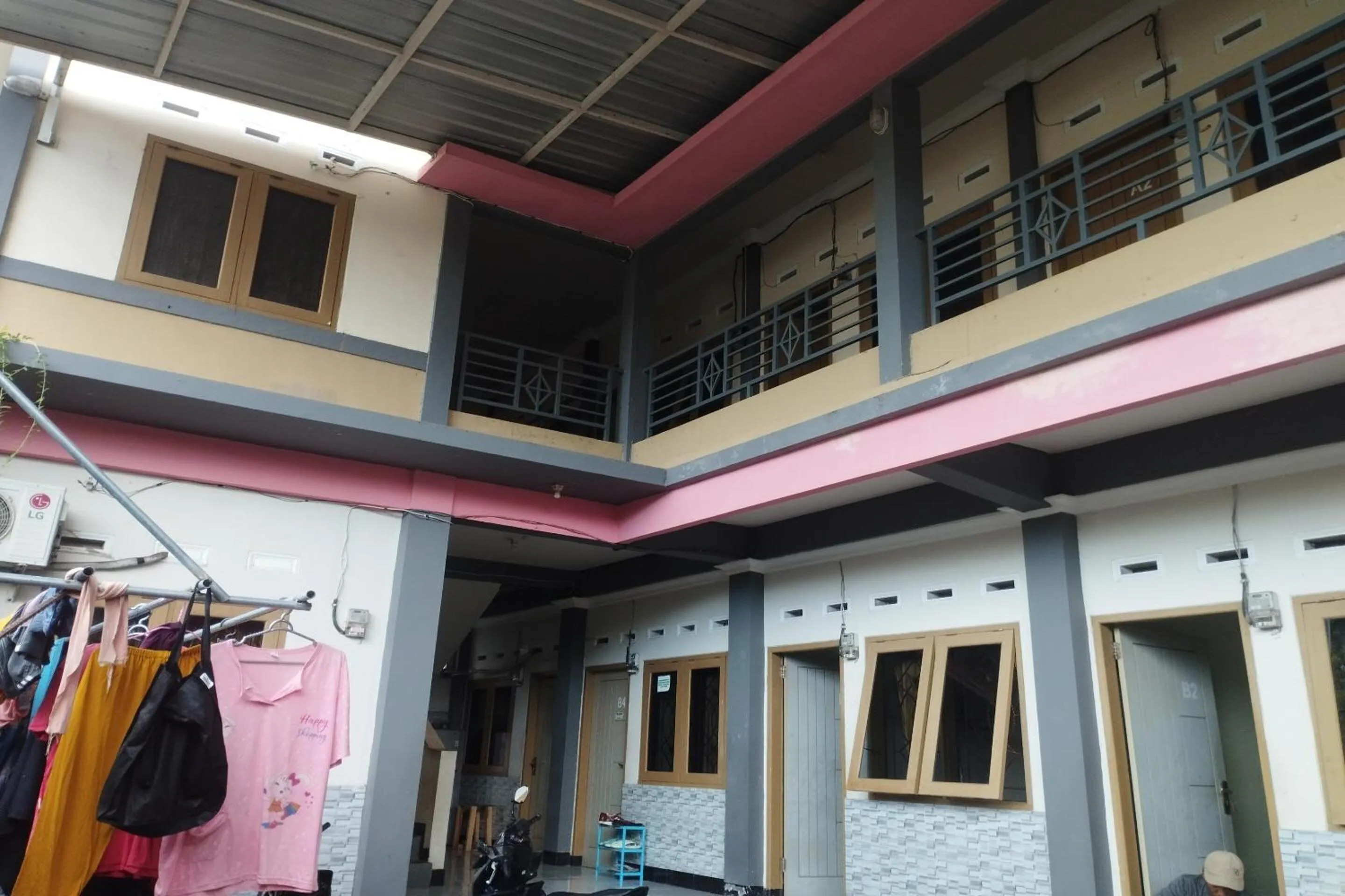 Facade/entrance in OYO Life 93403 Penginapan Adinda