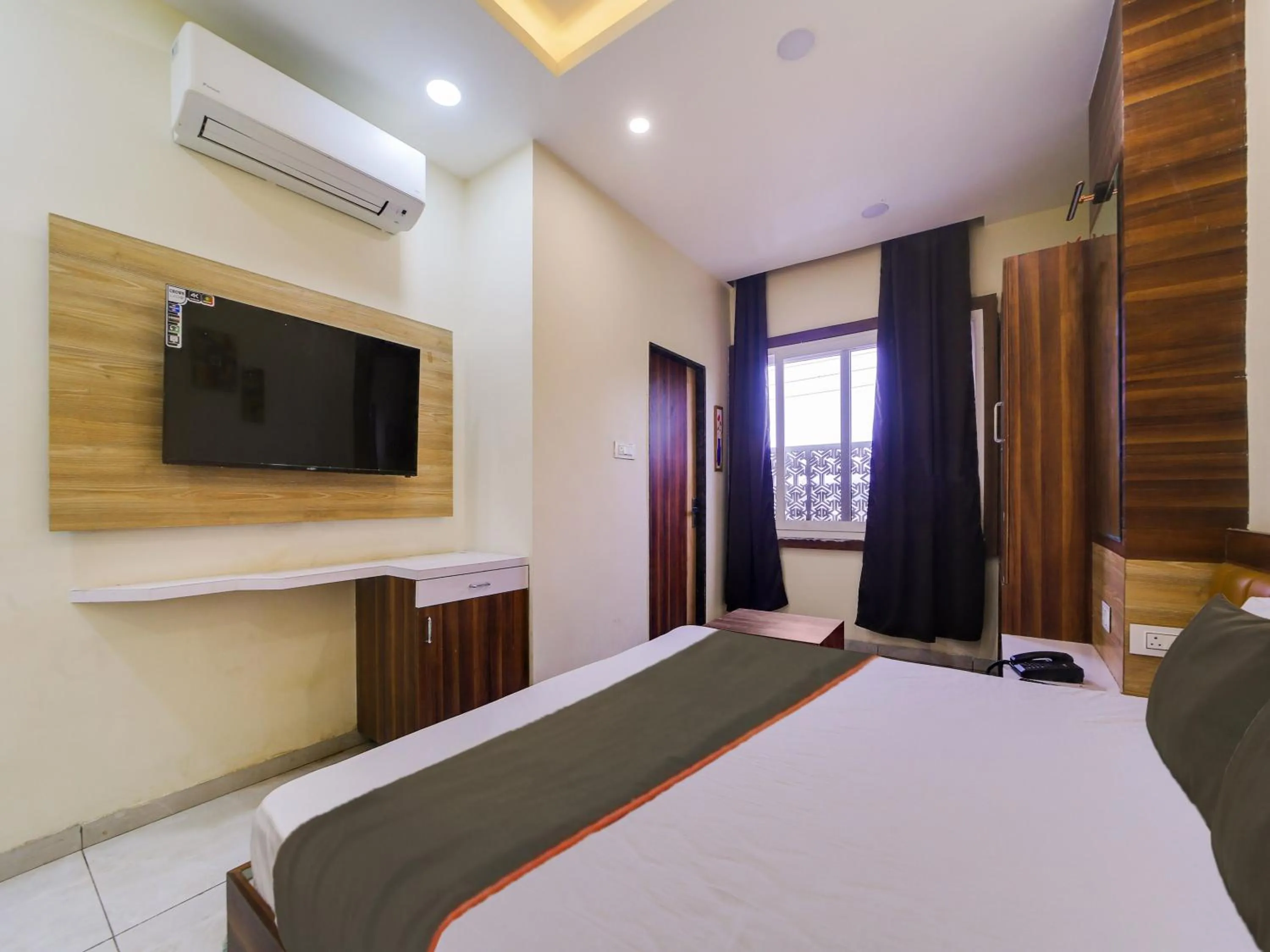 Bedroom, Bed in Hotel O Shyam Paradise