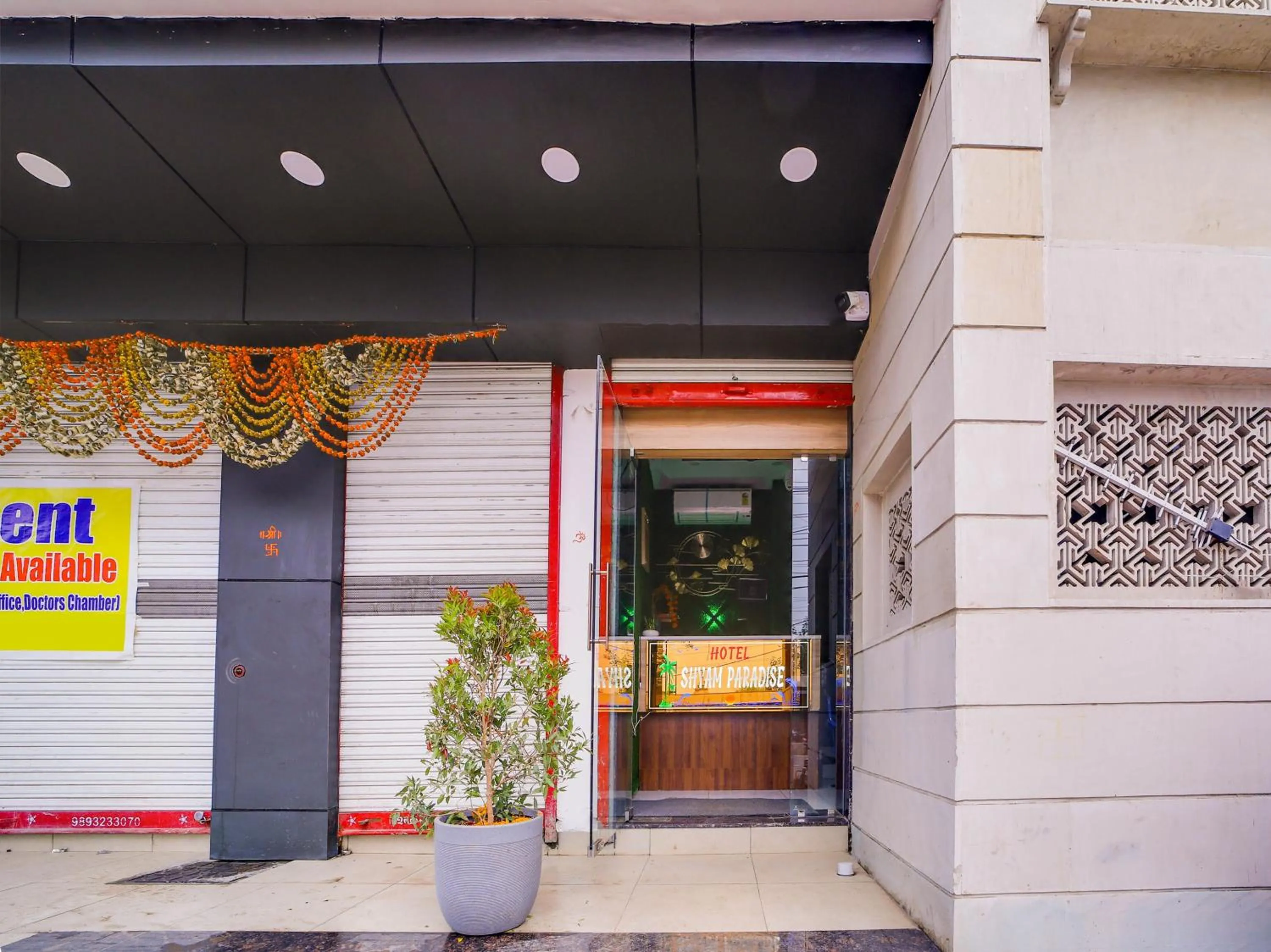 Facade/entrance in Hotel O Shyam Paradise
