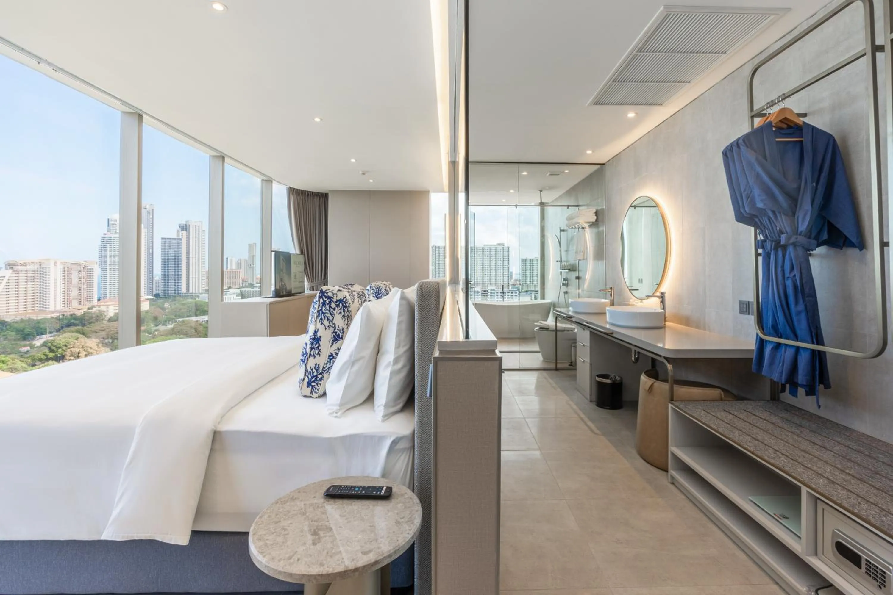 Bedroom, Bed in Akara Hotel Pattaya