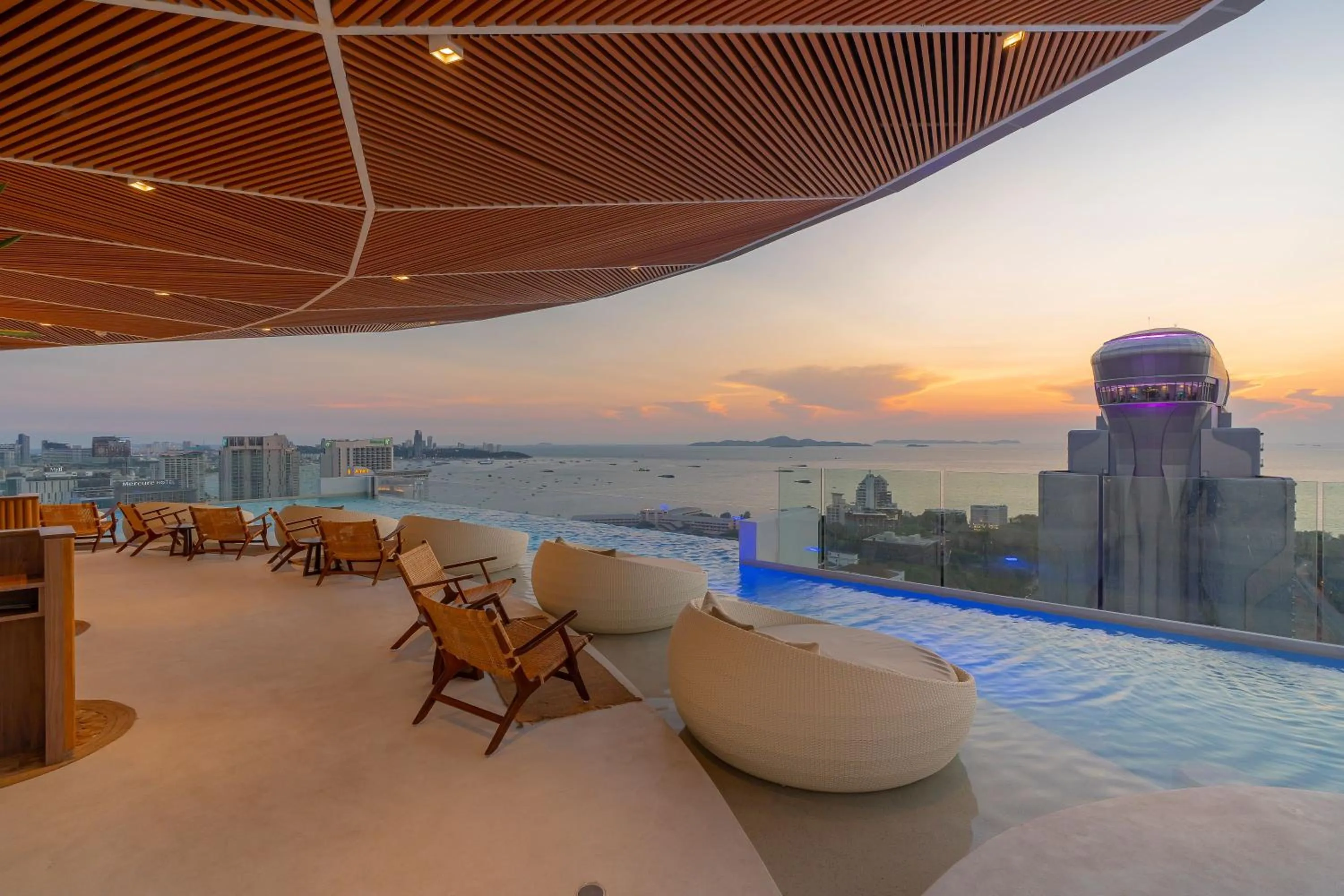 Swimming pool in Akara Hotel Pattaya