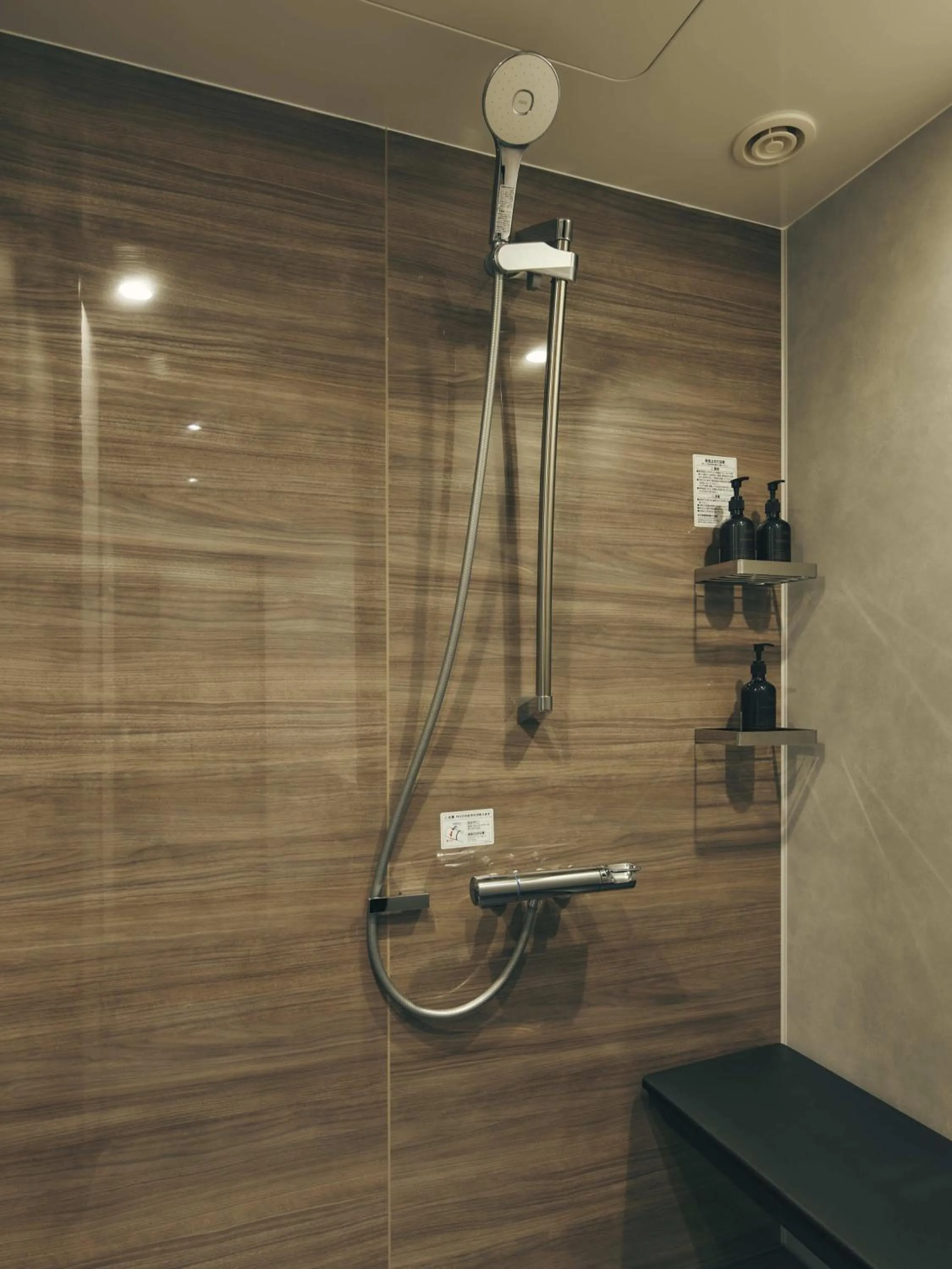 Shower in illi Mani Shibuya