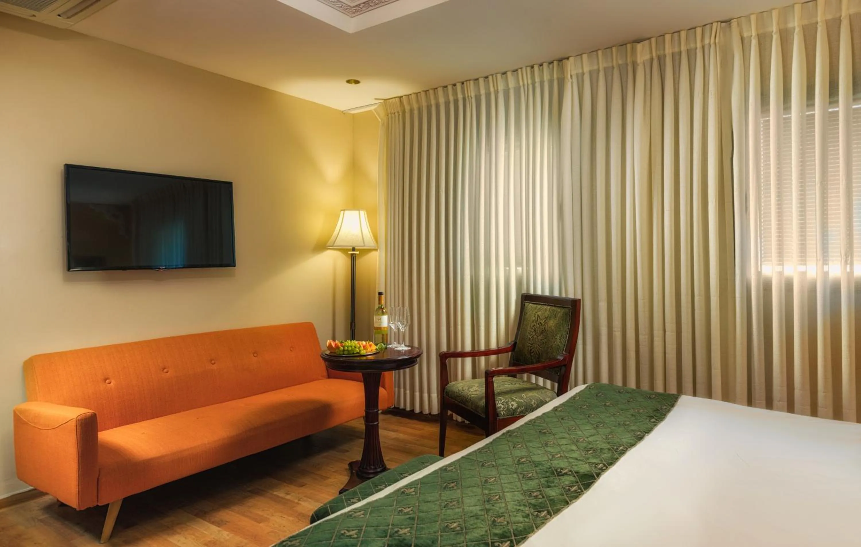 TV and multimedia, Bed in Europa 1917