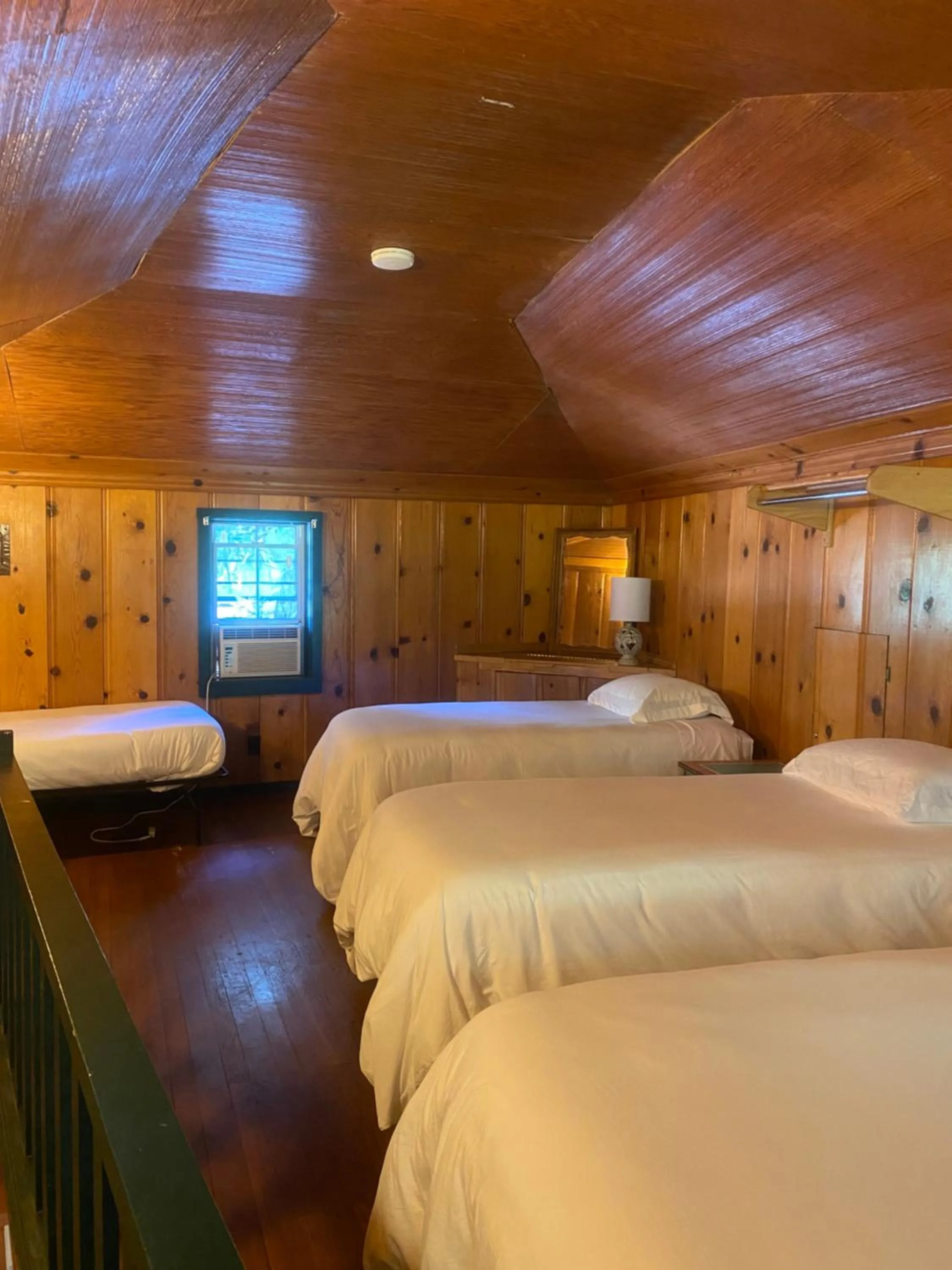 Bed in Seven Circles Lodge&Retreat