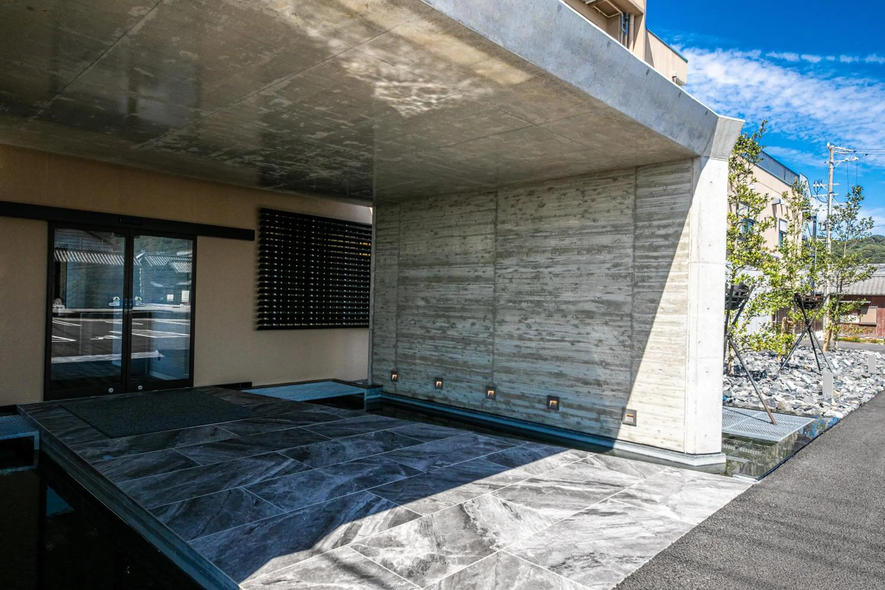 Property building in Genjiko