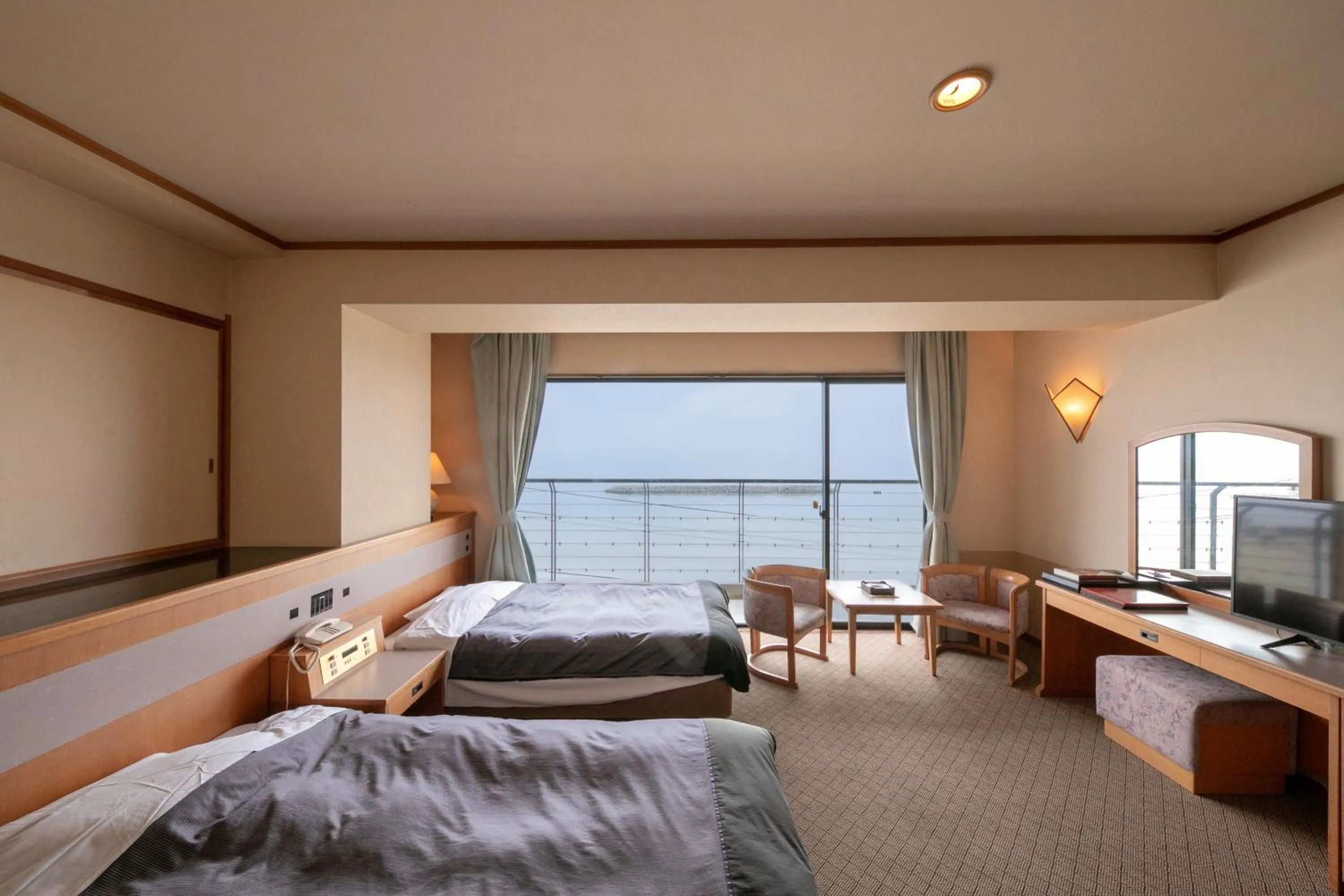 Photo of the whole room, Bed in Genjiko