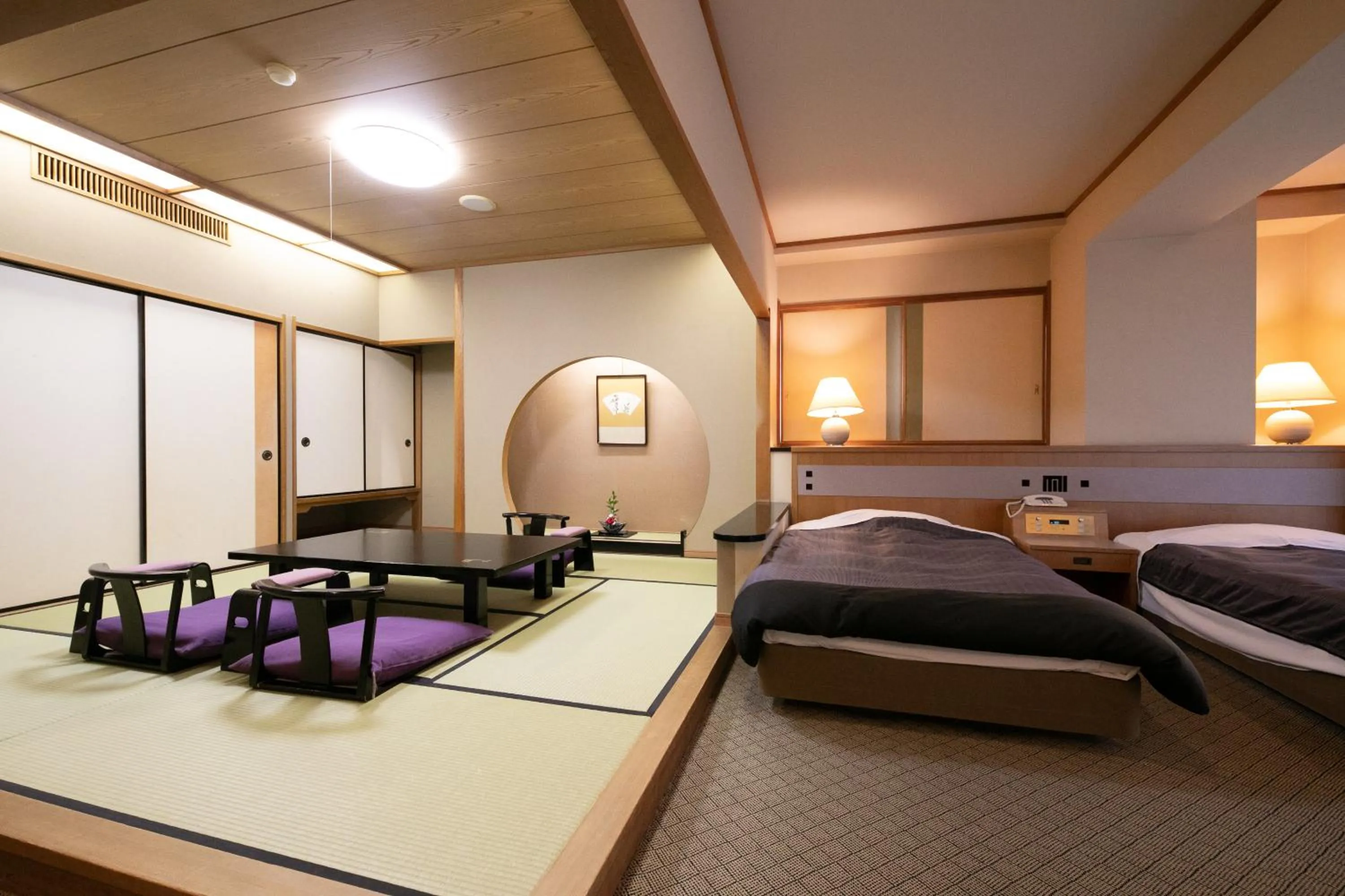 Photo of the whole room, Bed in Genjiko