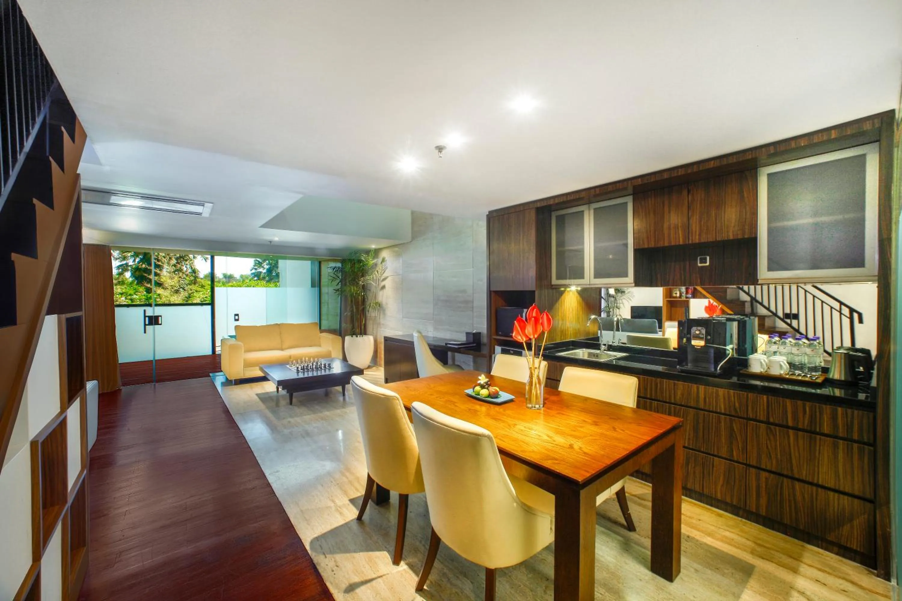 Dining area in de Vins Sky Hotel Seminyak