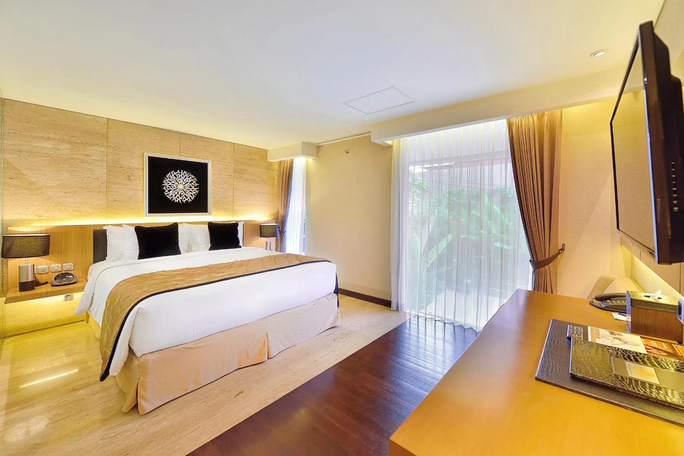 Bedroom, Bed in de Vins Sky Hotel Seminyak