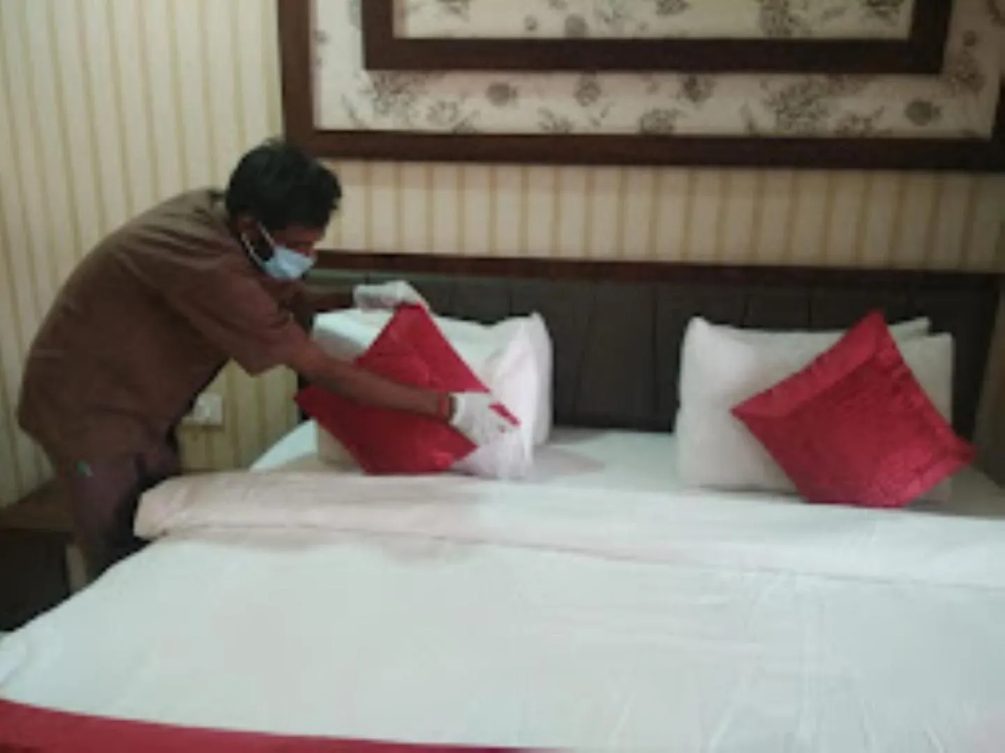 Bed in Hotel Uday Palace Varanasi , Uttar Pradesh