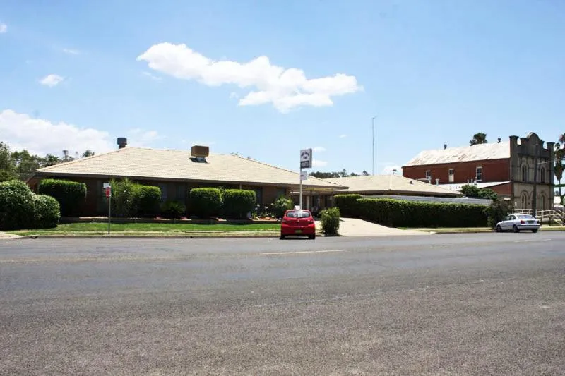 Property building in Mid Town Inn Narrabri
