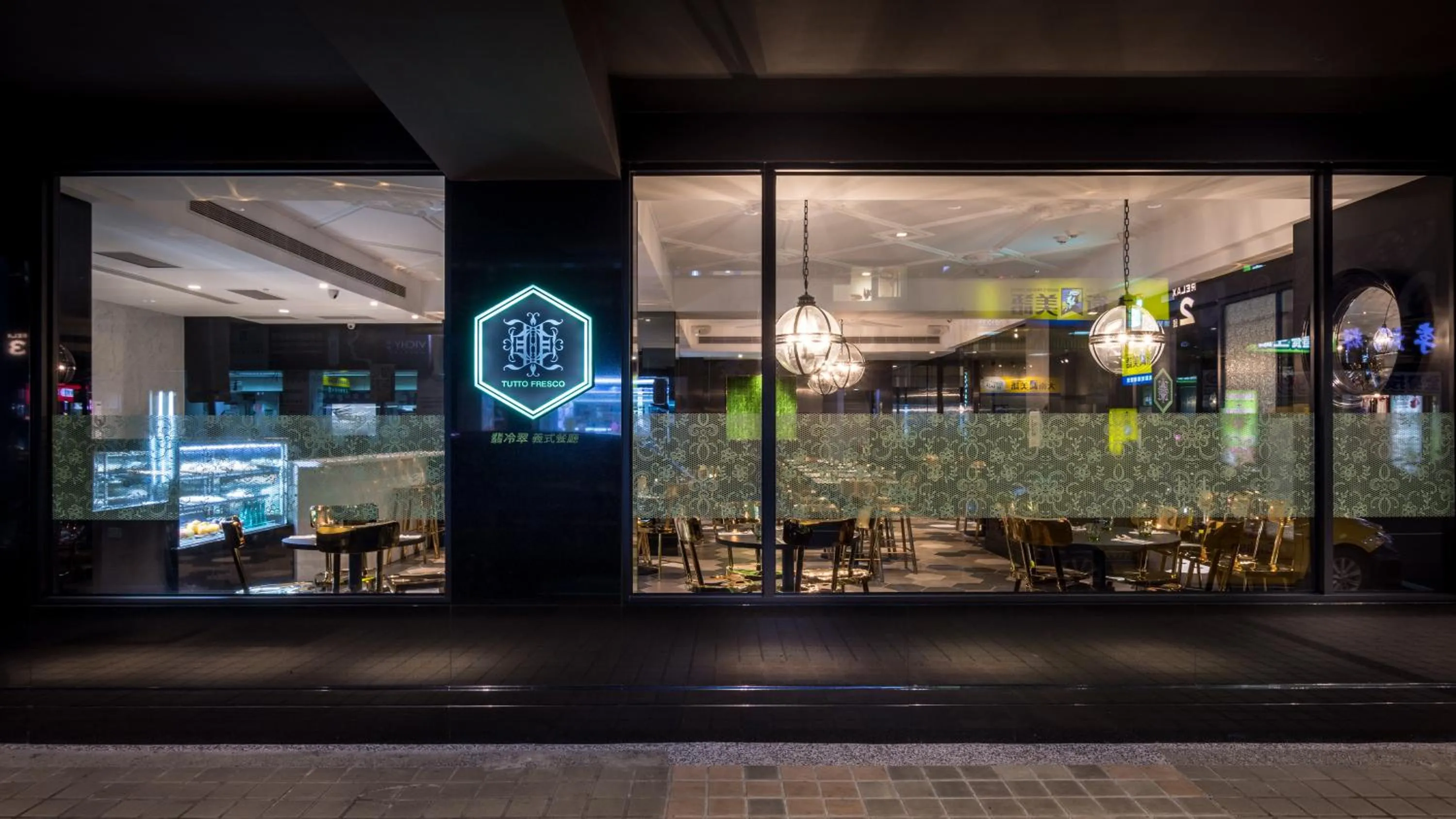 Restaurant/places to eat in Hotel Relax II