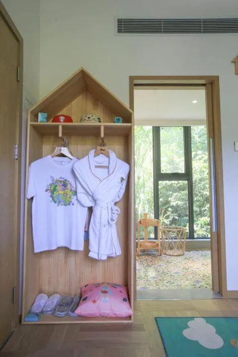 wardrobe in Little Hakka Hotel