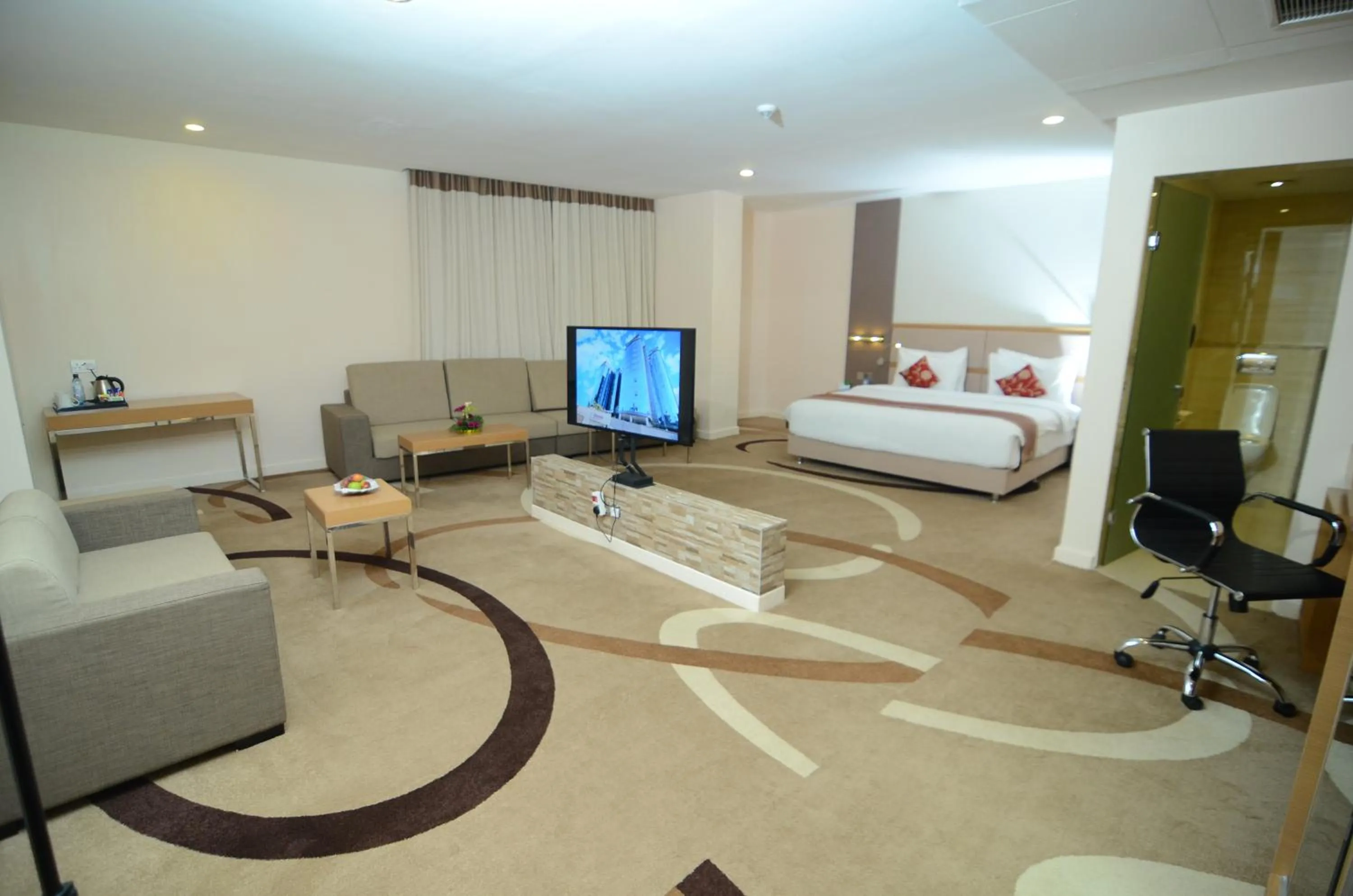 Communal lounge/ TV room, Bed in PrideInn Azure Hotel Nairobi Westlands