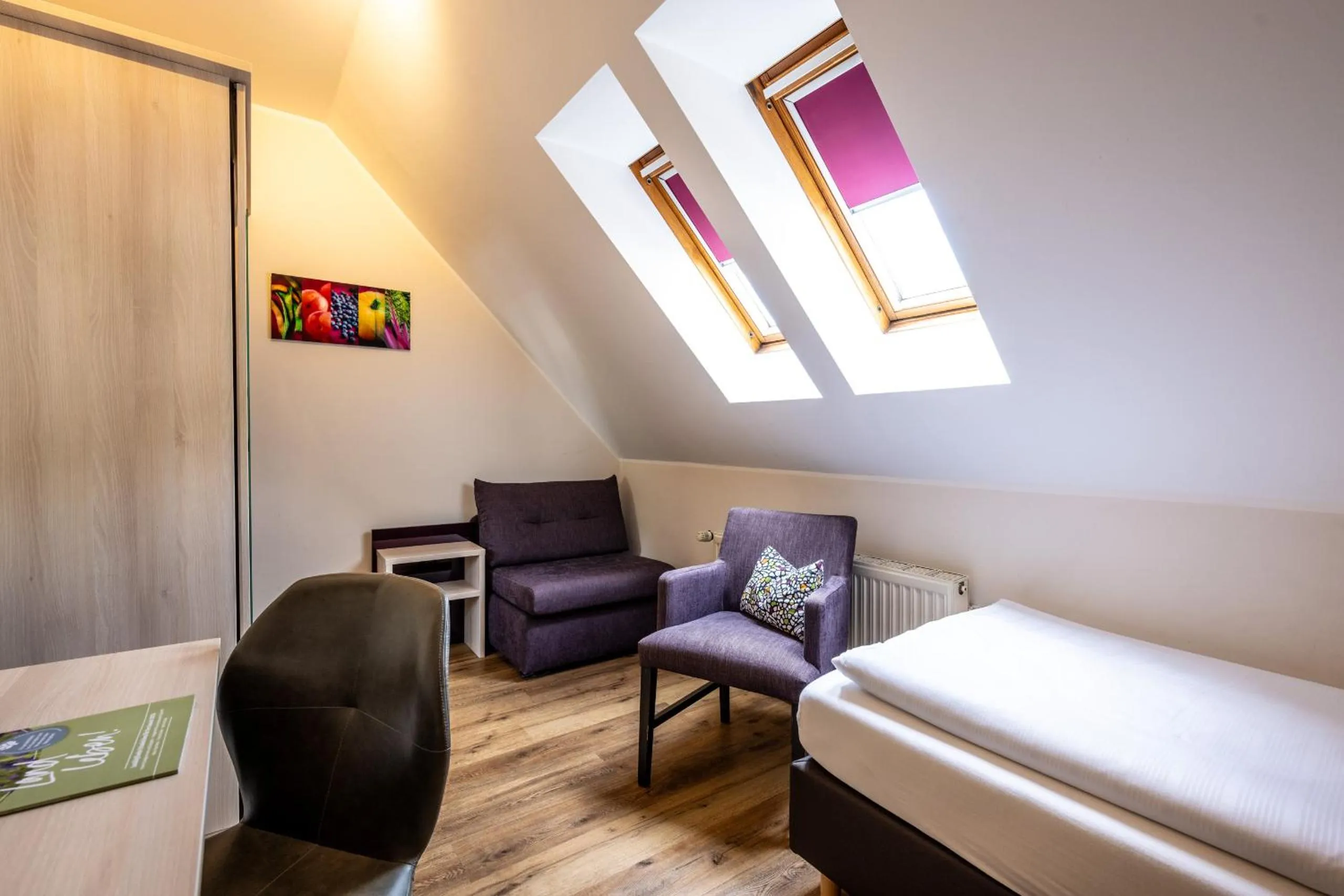 Bedroom, Bed in Weinhotel Restaurant Klostermühle