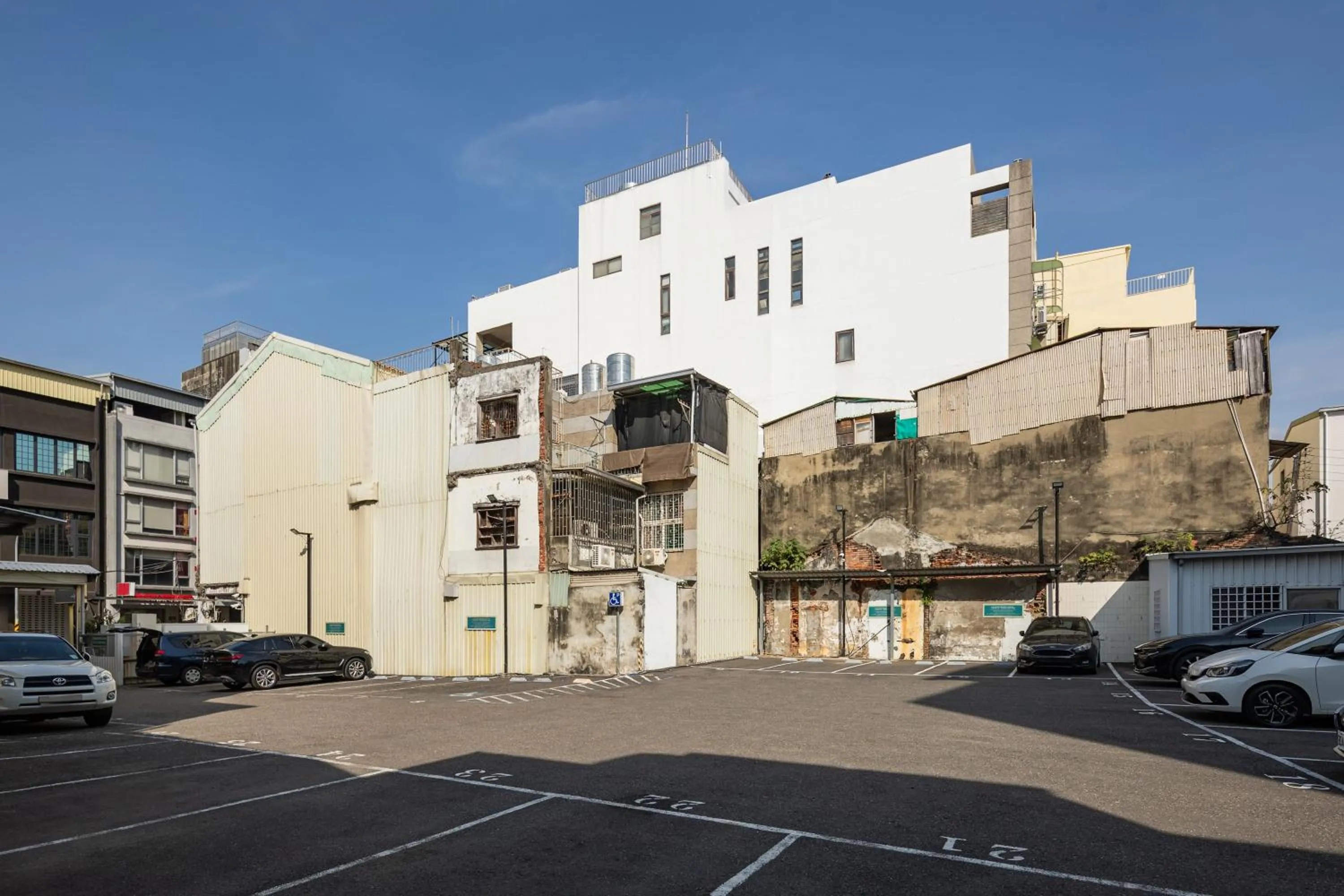 Parking in Kindness Hotel - Chihkan Tower Branch