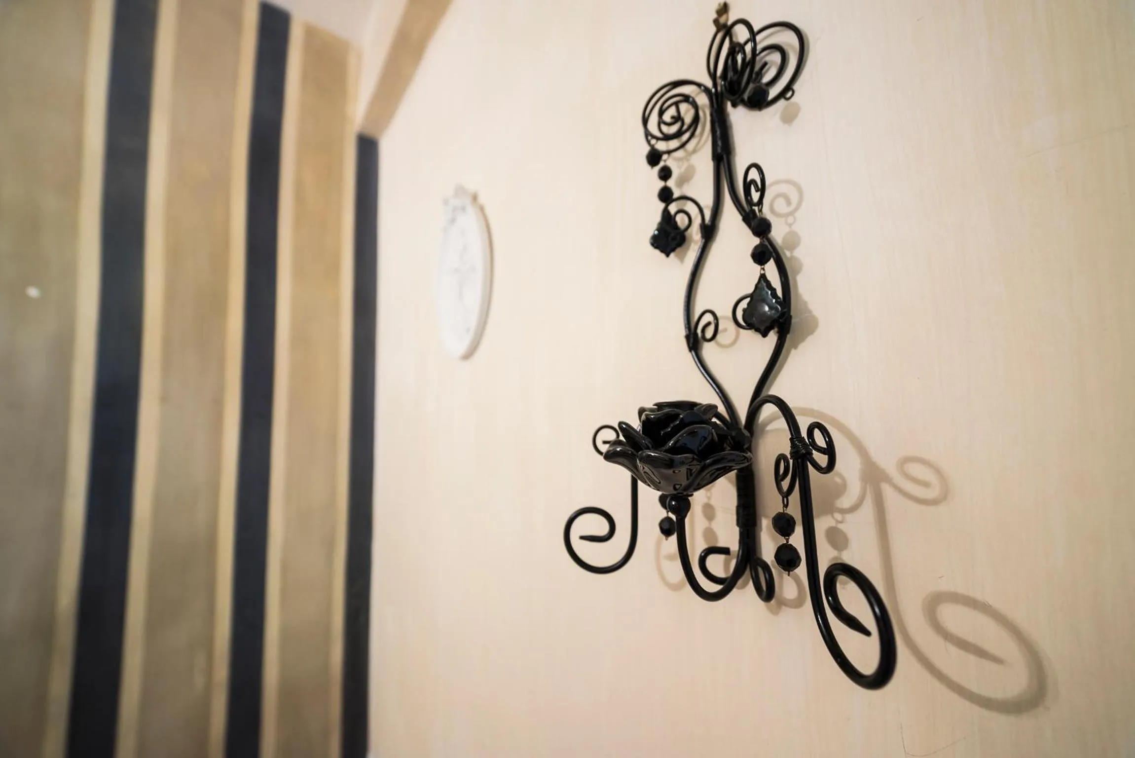 Decorative detail in Un Ospite a Fontania