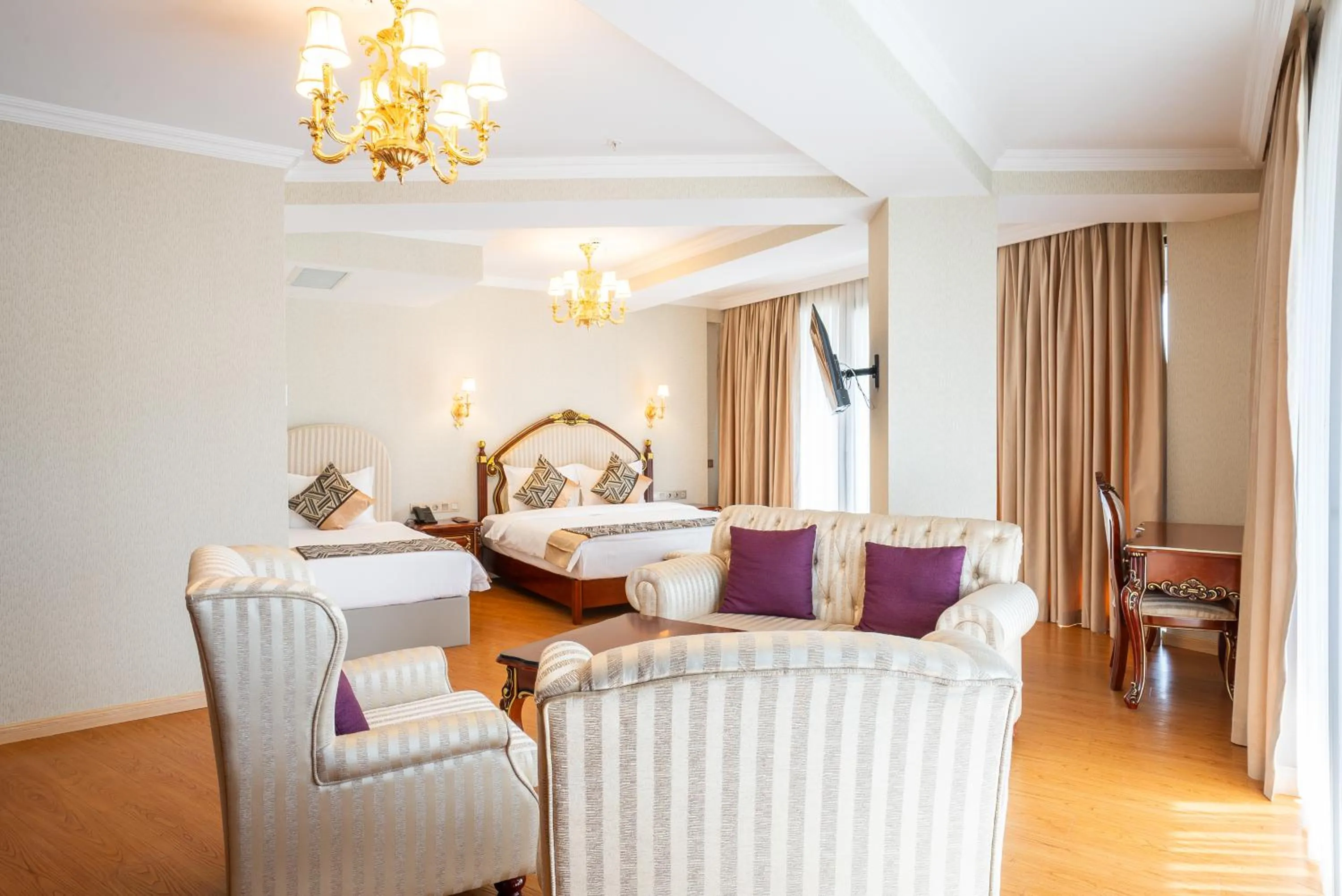 Bedroom, Bed in Panorama Lisi Grand Hotel