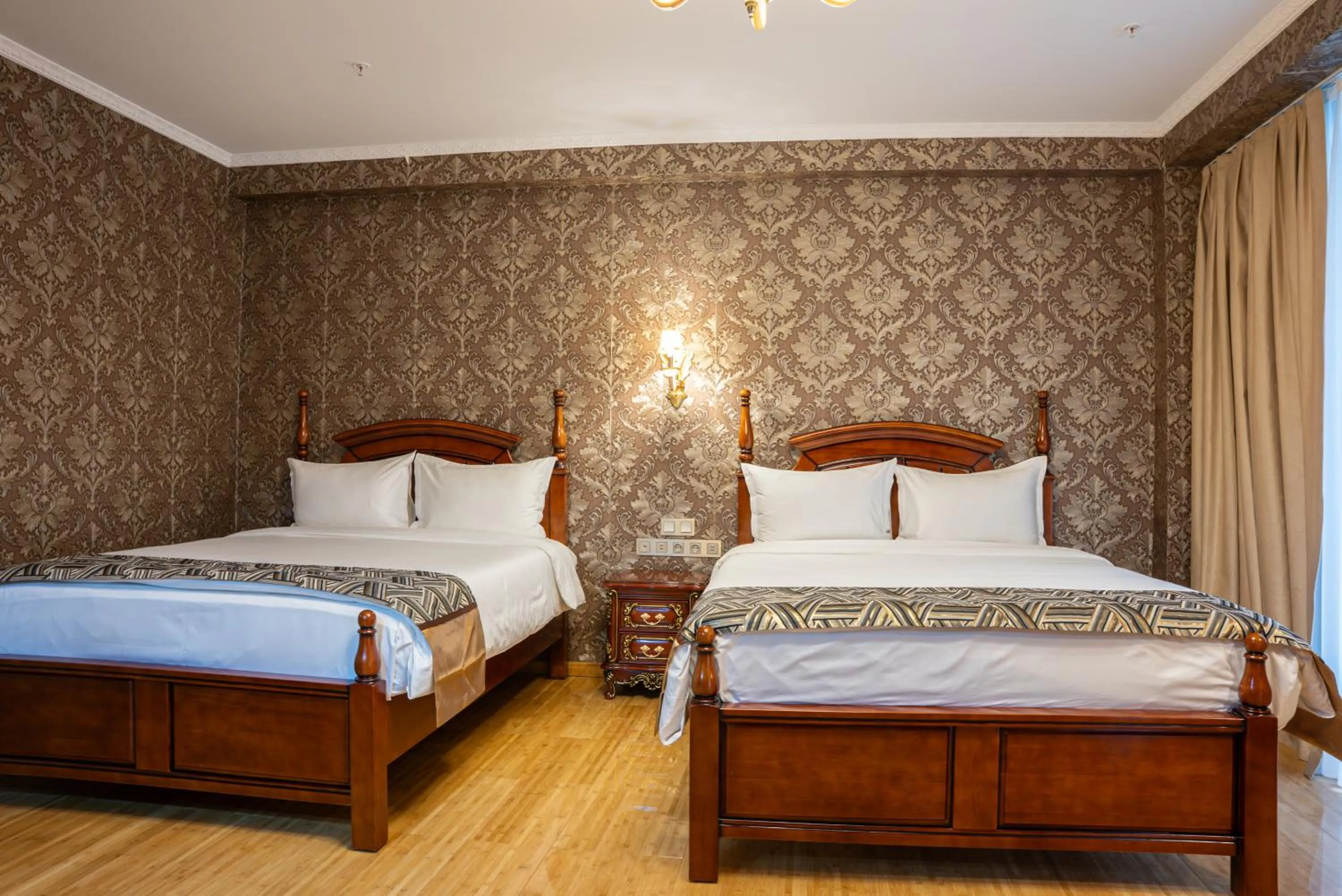 Bedroom, Bed in Panorama Lisi Grand Hotel