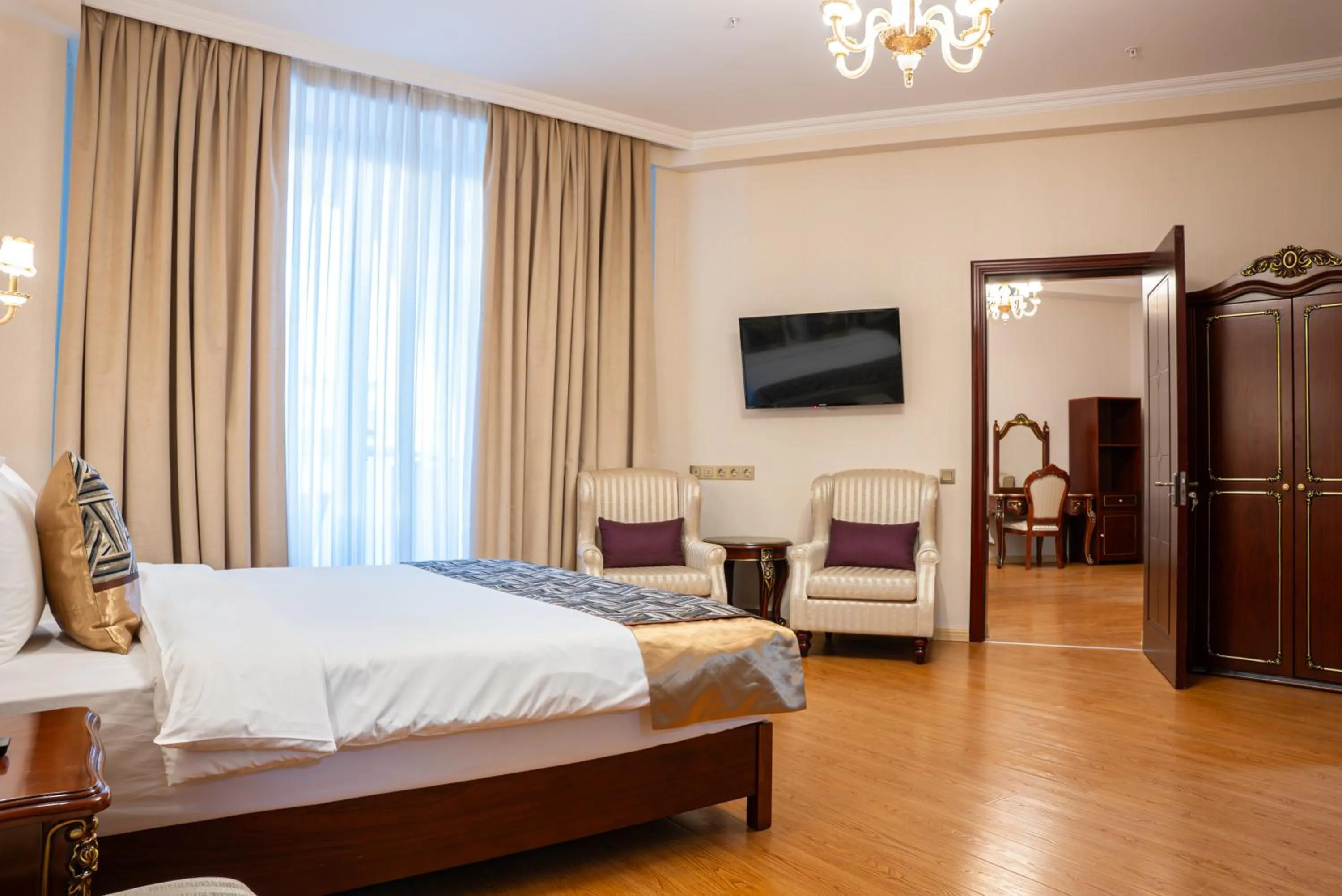 Bedroom, Bed in Panorama Lisi Grand Hotel