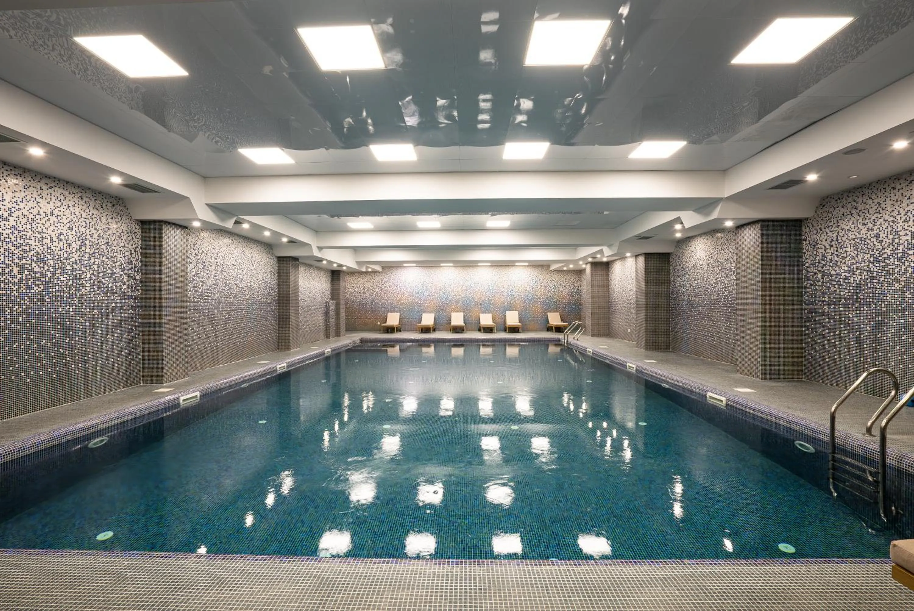 Swimming pool in Panorama Lisi Grand Hotel