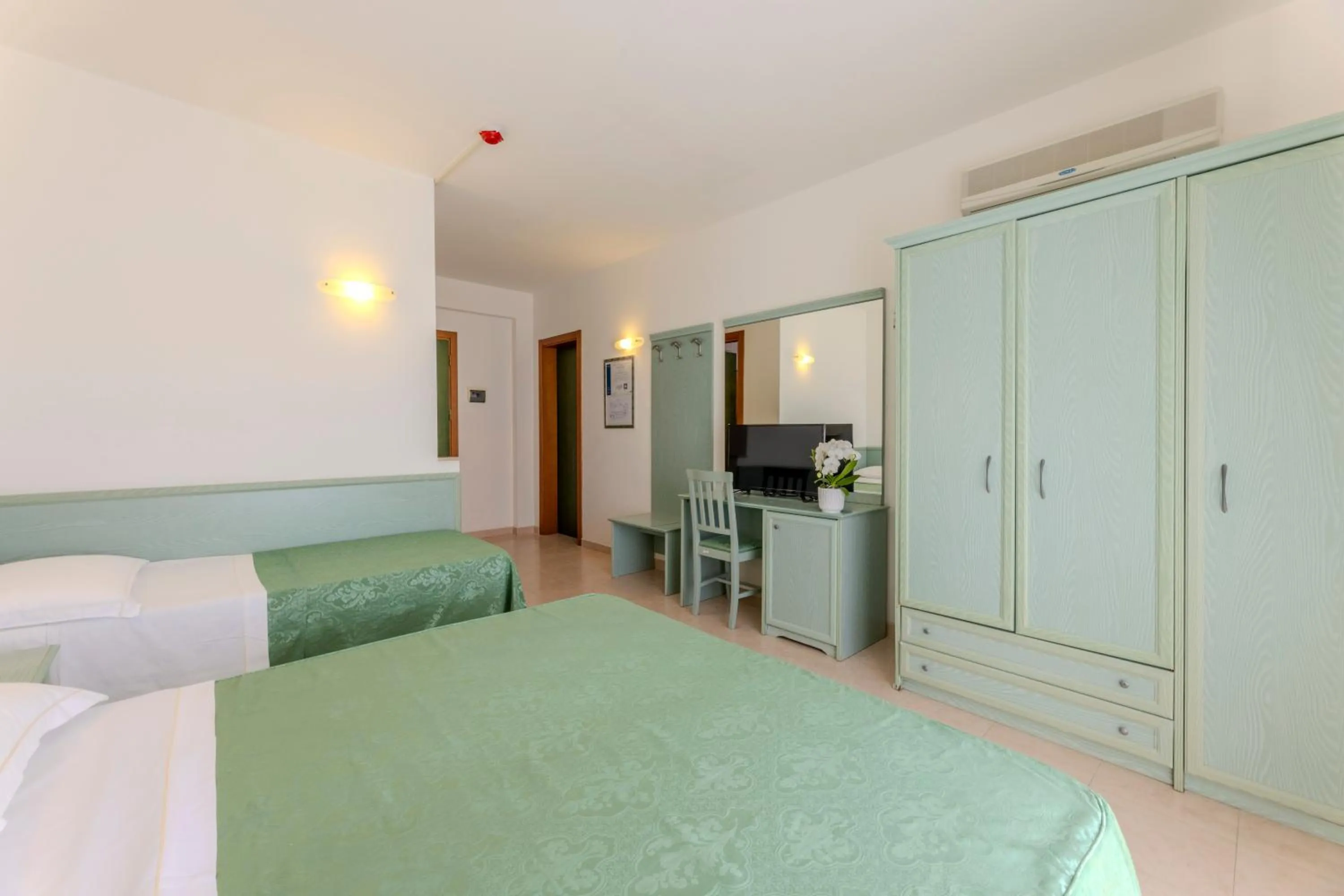 Photo of the whole room, Bed in Paglianza Hotel