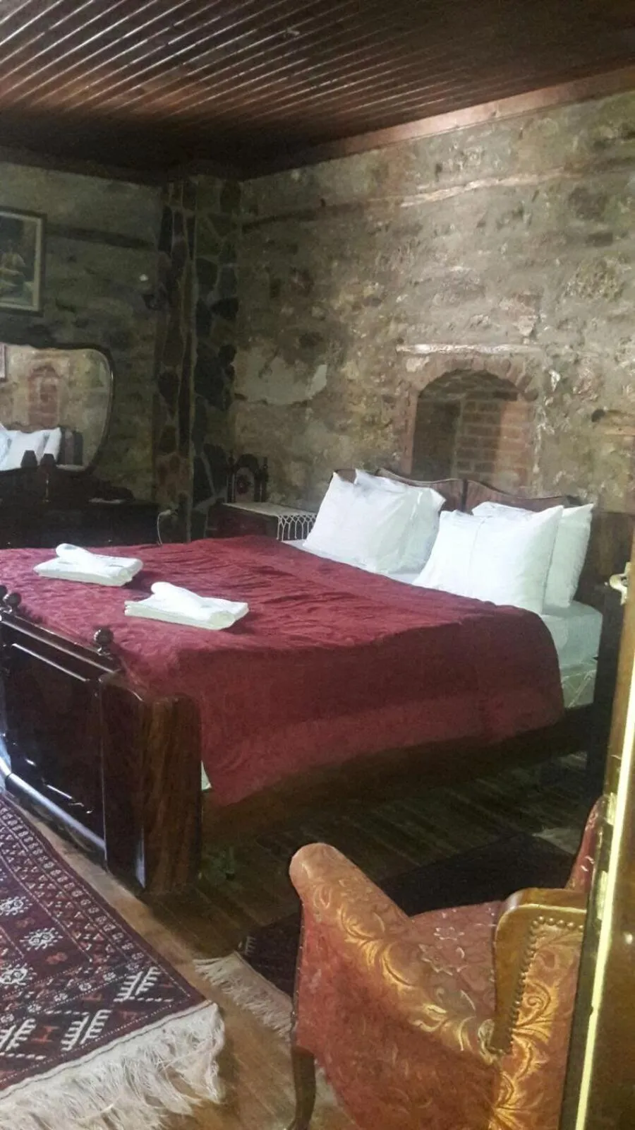 Bed in Otel Yorgo Seferis