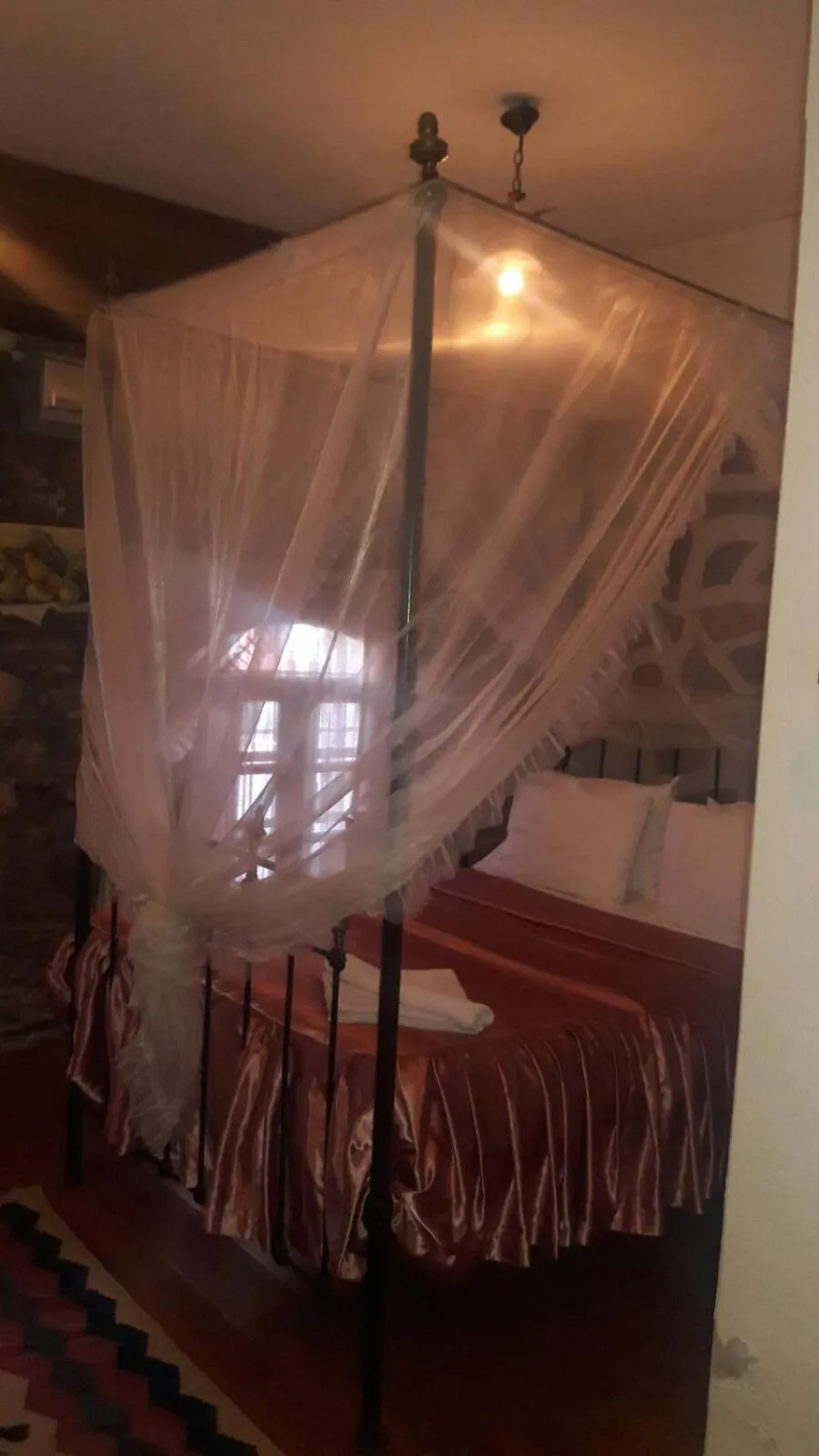 Bed in Otel Yorgo Seferis