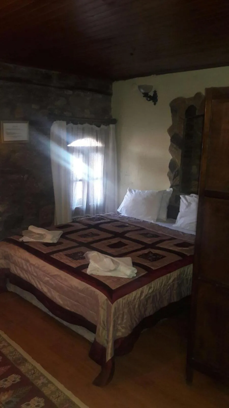 Bed in Otel Yorgo Seferis