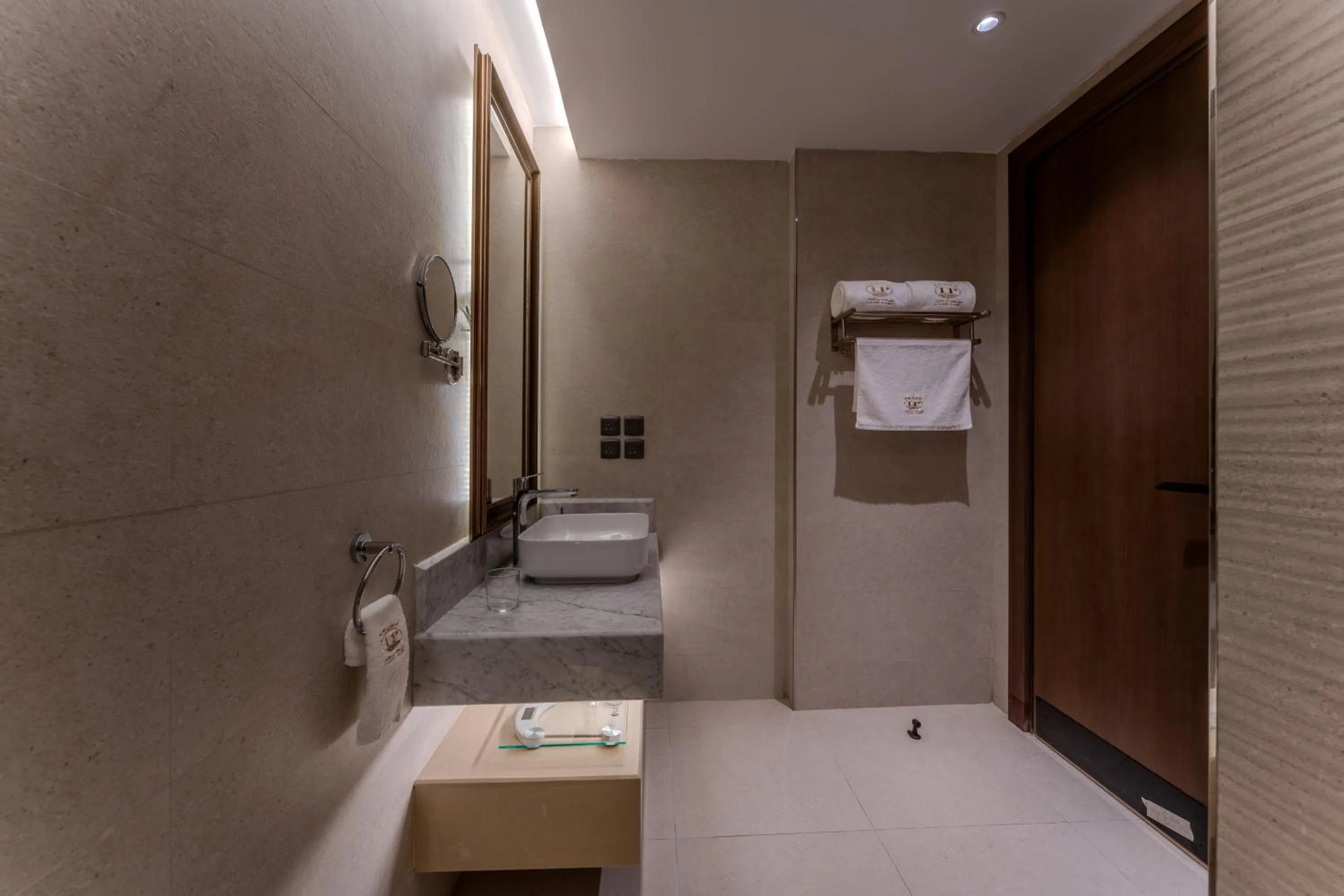 Toilet in Lilac Park Hotel