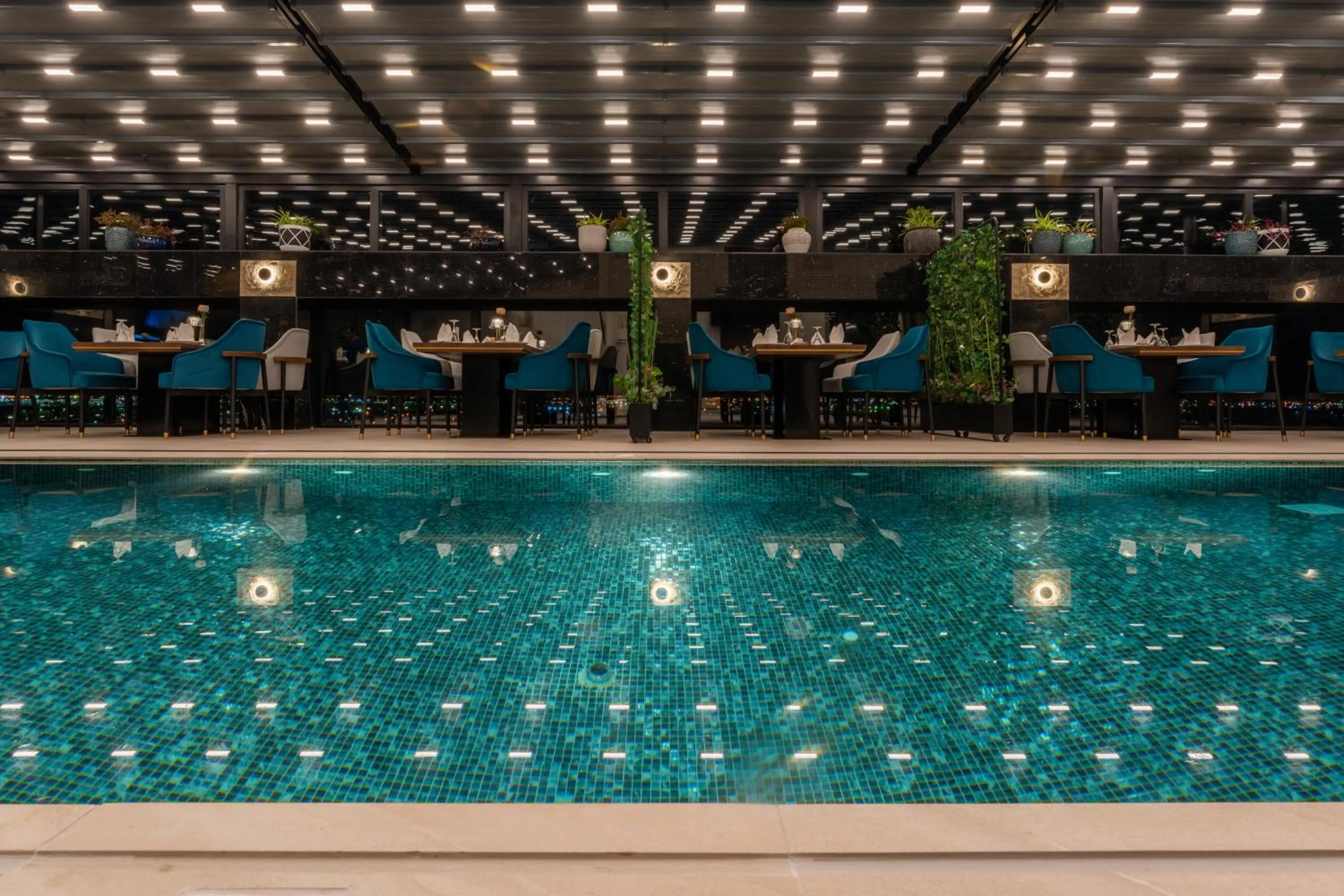 Swimming pool in Lilac Park Hotel