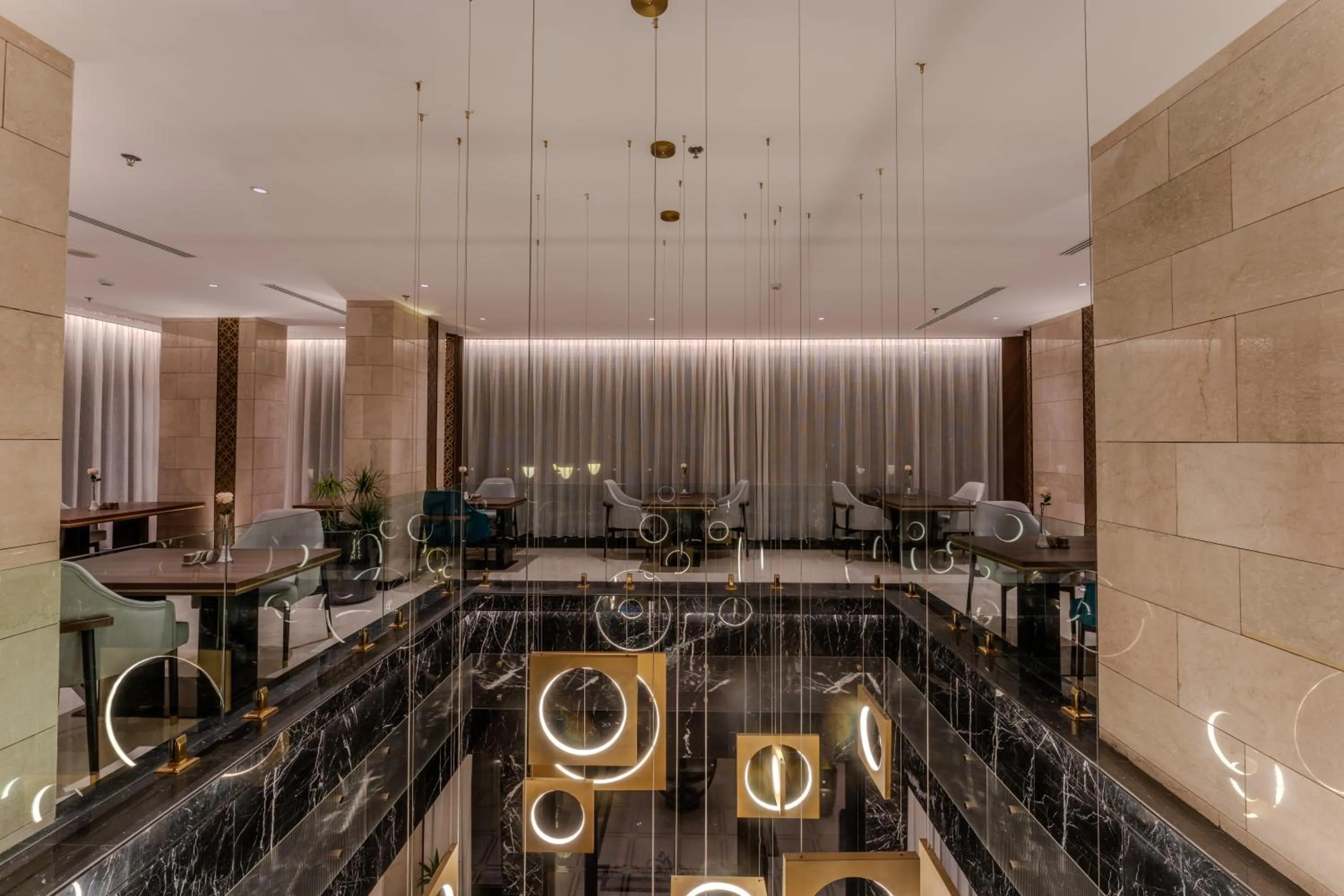 Restaurant/places to eat in Lilac Park Hotel