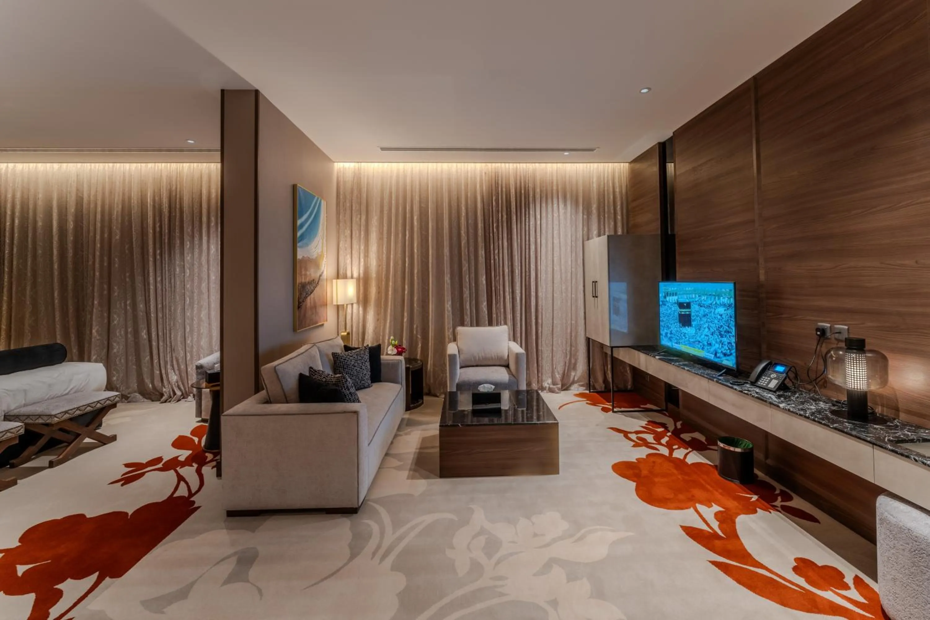 TV and multimedia in Lilac Park Hotel