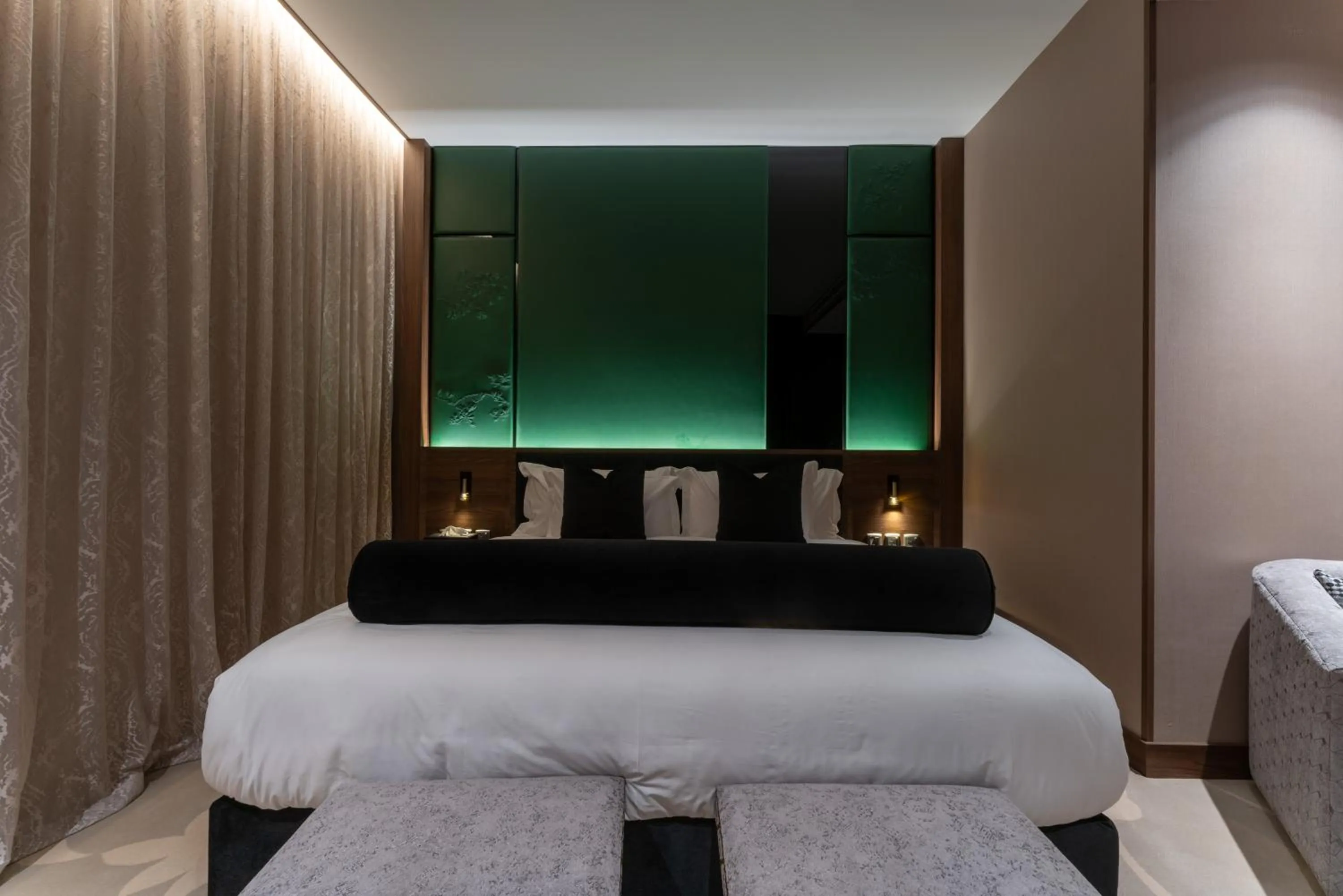 Bed in Lilac Park Hotel