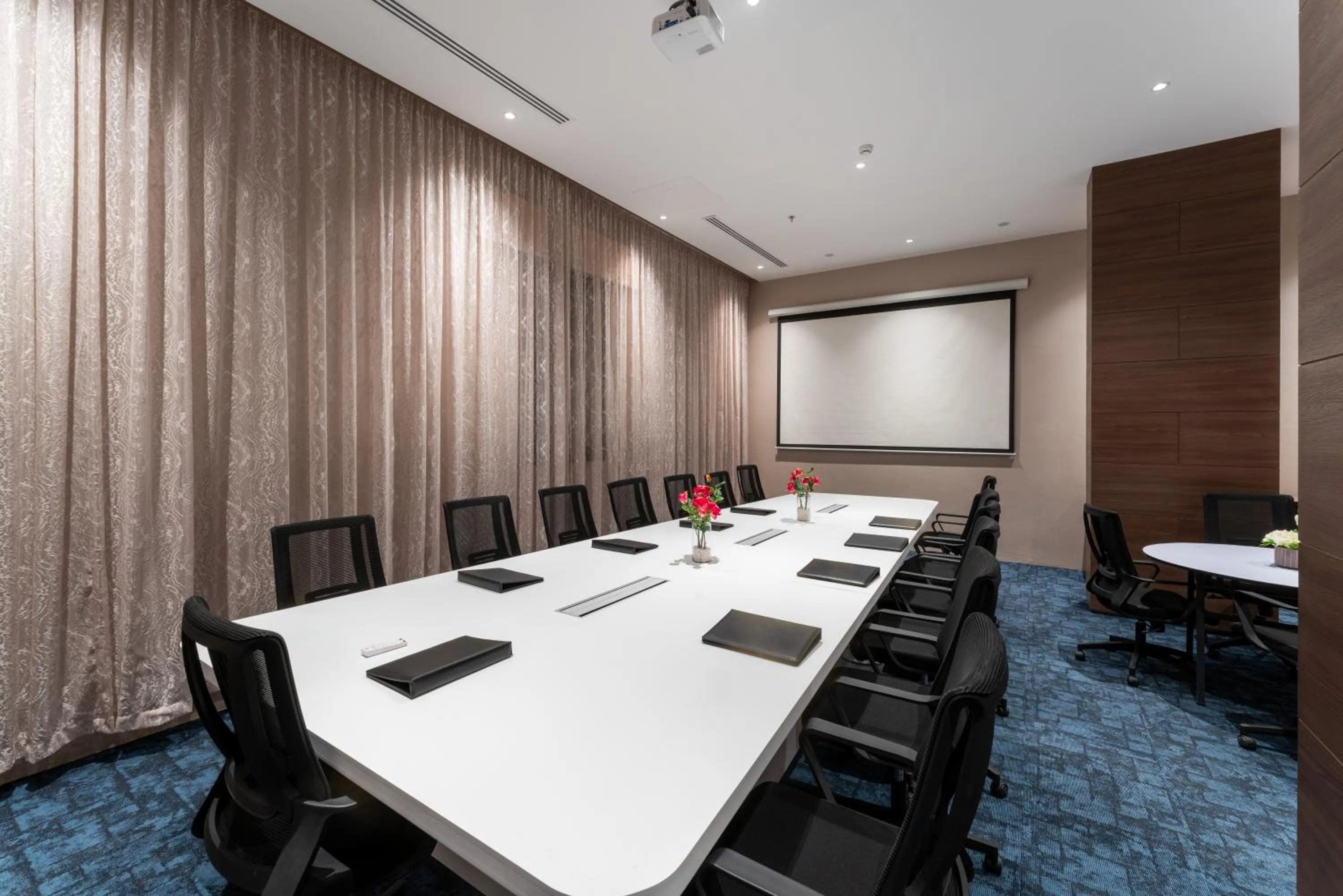 Meeting/conference room in Lilac Park Hotel