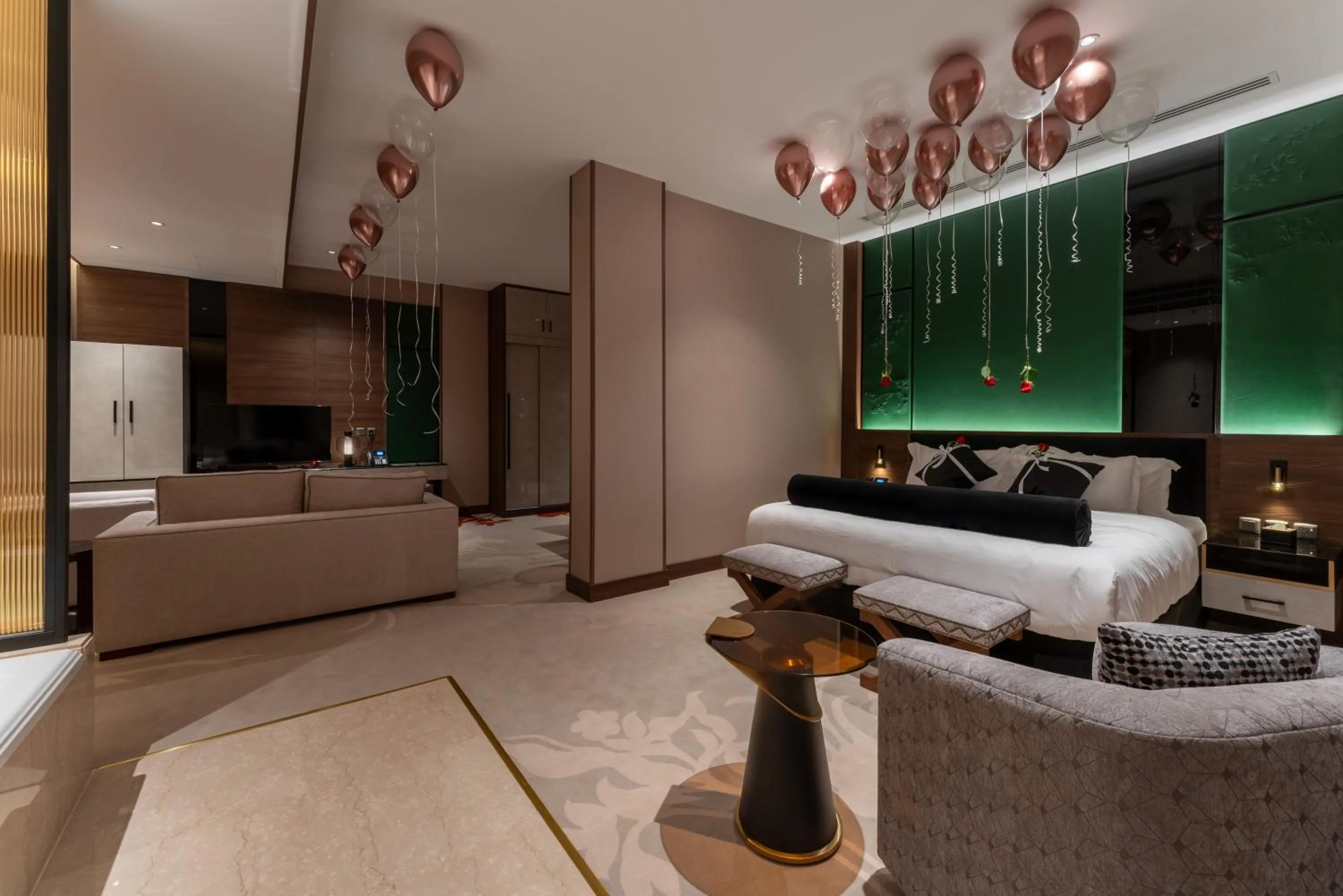 Living room, Bed in Lilac Park Hotel