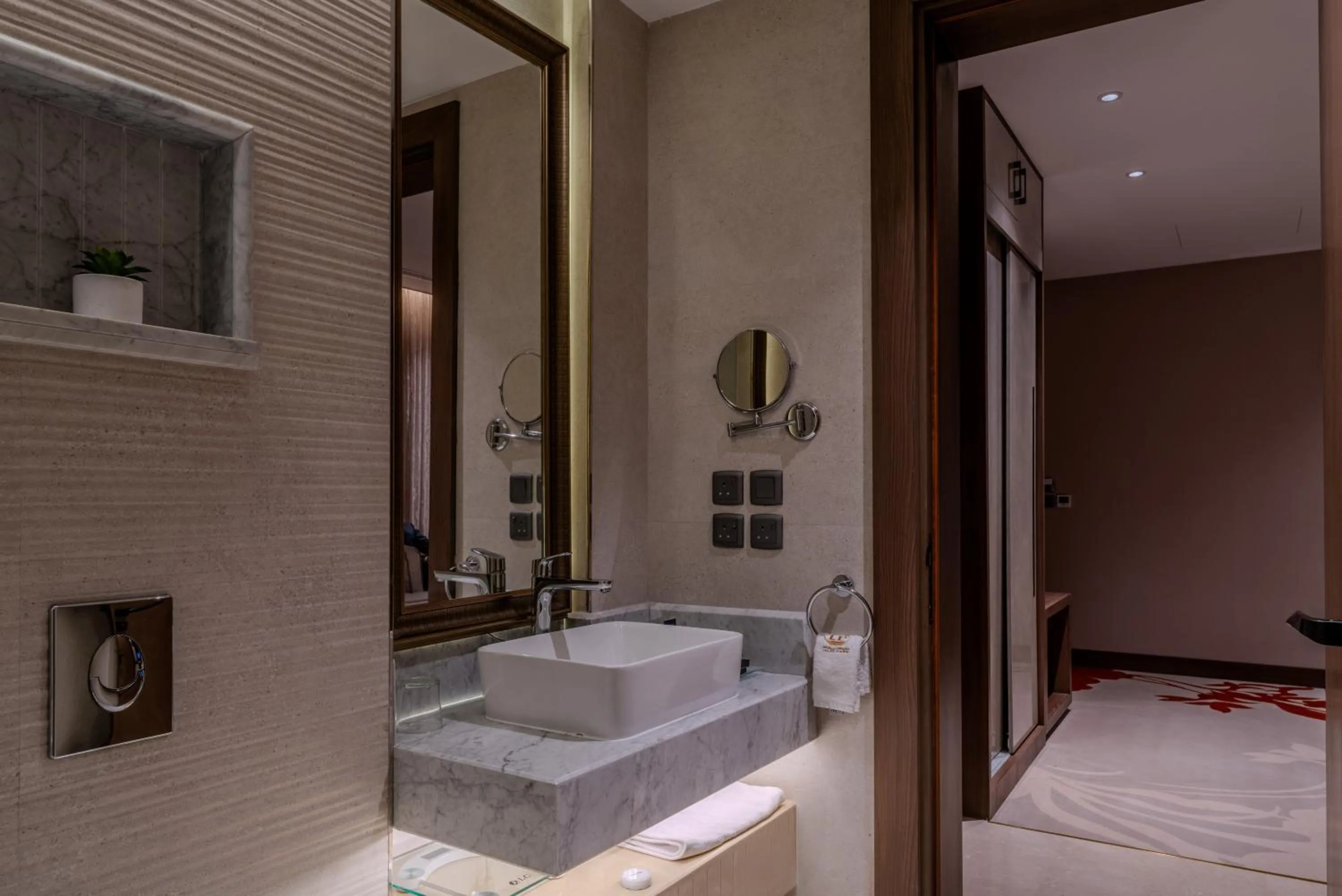 Bathroom, Bed in Lilac Park Hotel