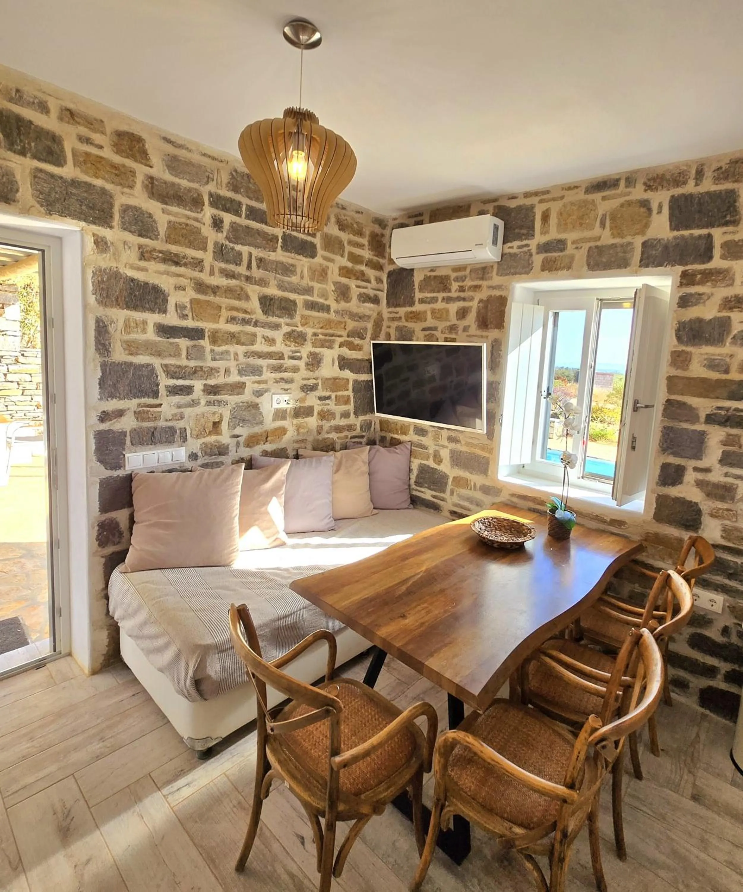 Restaurant/places to eat in Paros Afrodite Luxury Villas