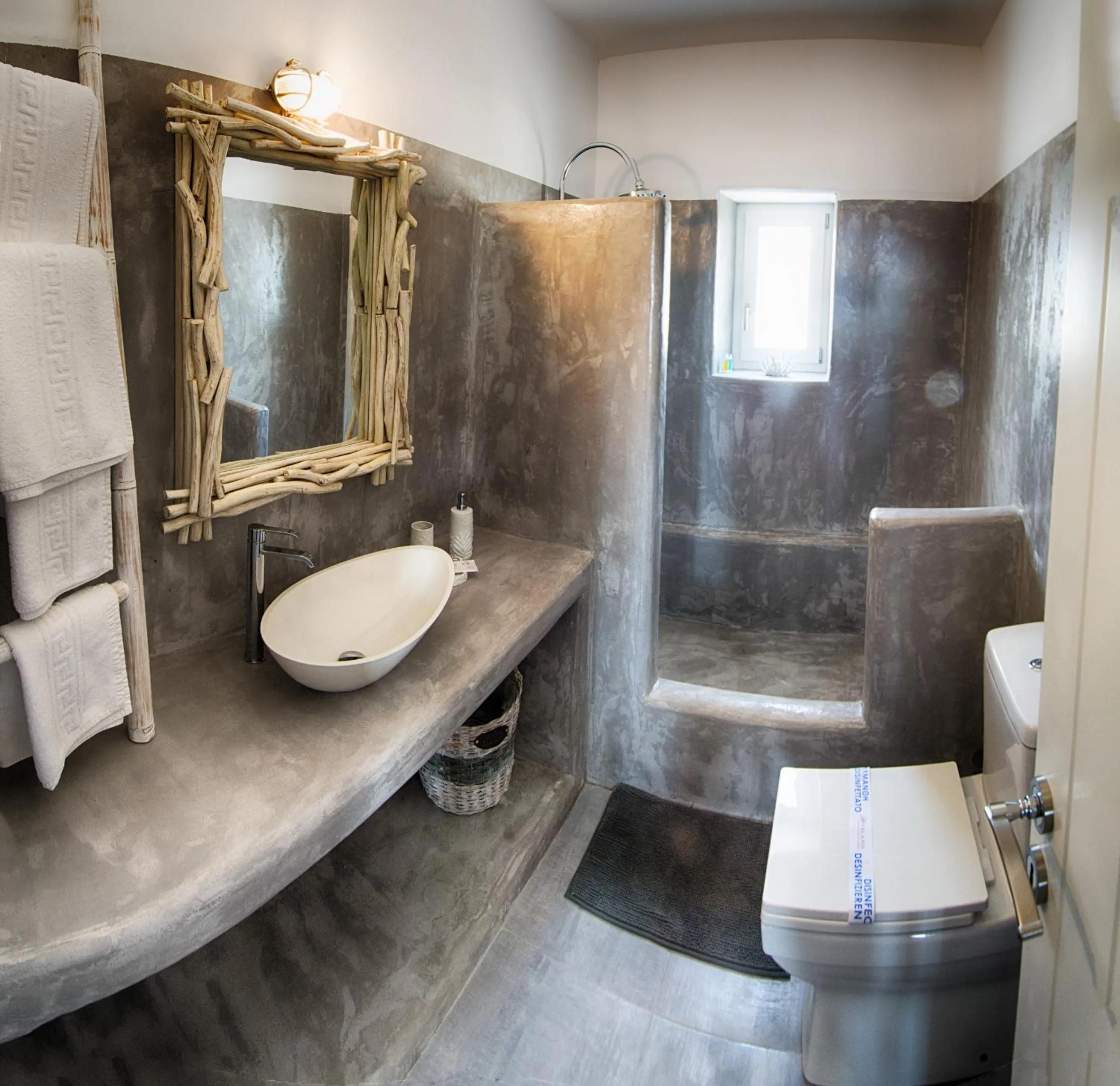 Bathroom in Paros Afrodite Luxury Villas