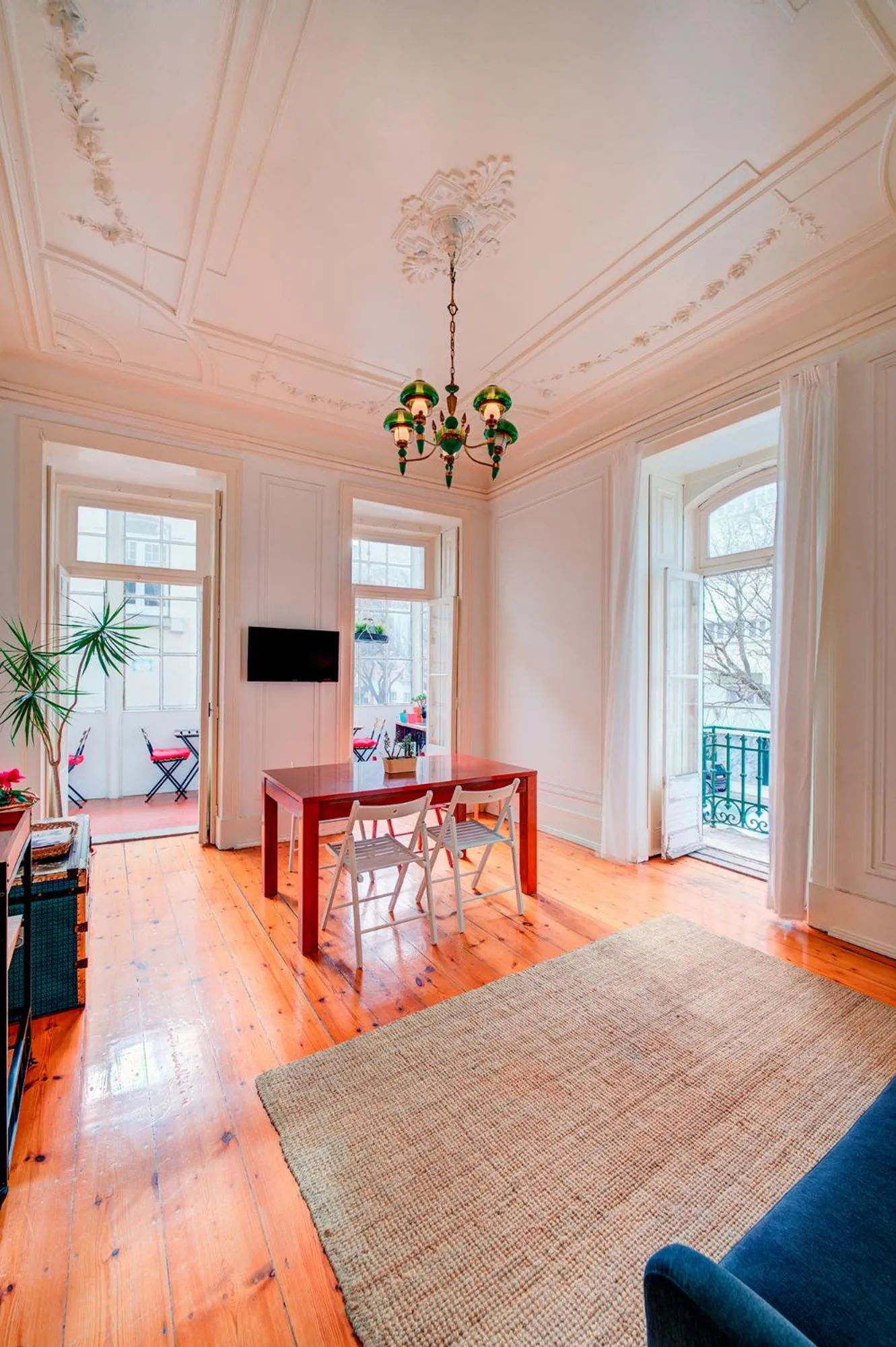 Communal lounge/ TV room in Chalet D´Ávila Guest House