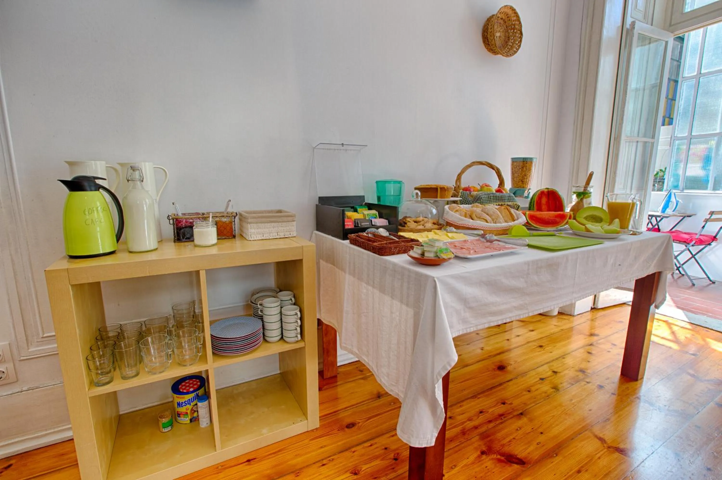 Communal lounge/ TV room in Chalet D´Ávila Guest House