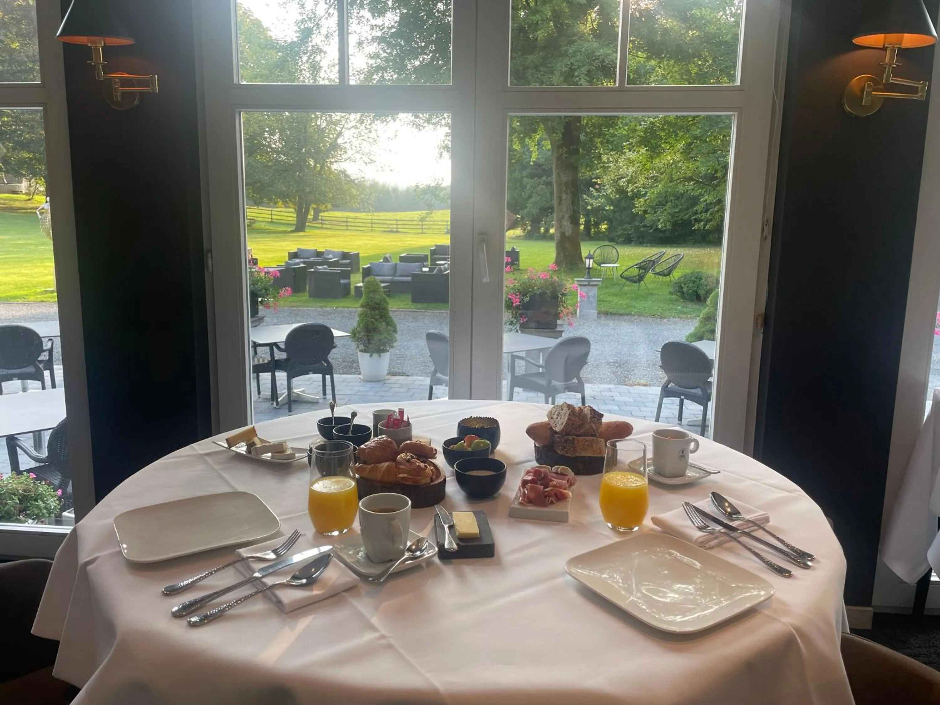 Breakfast in Lafarques