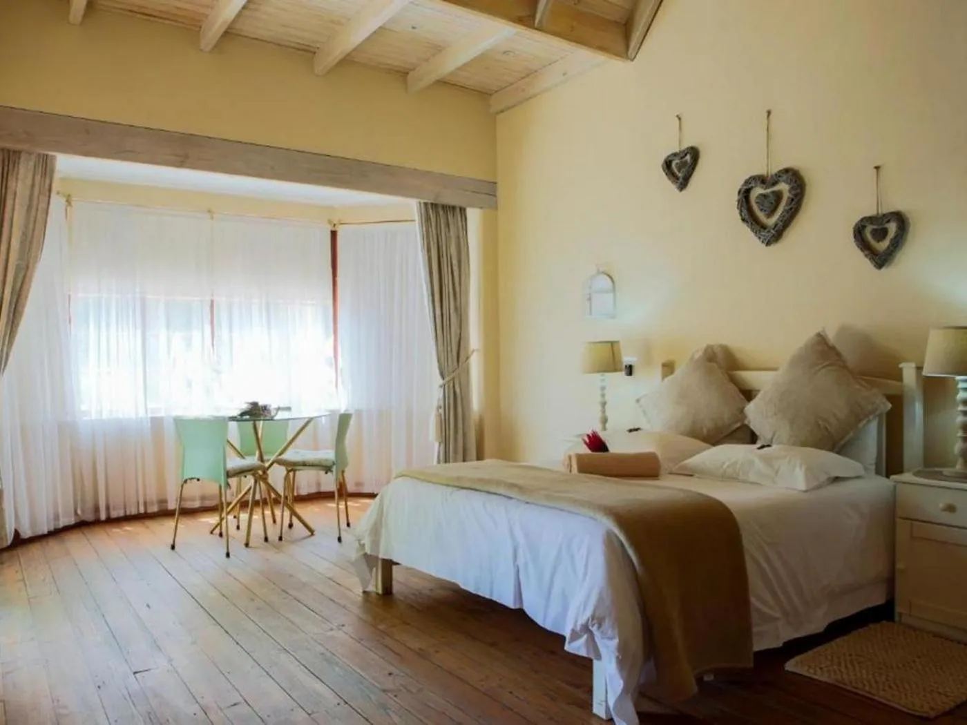 Bed in Skilpadvlei Wine Farm