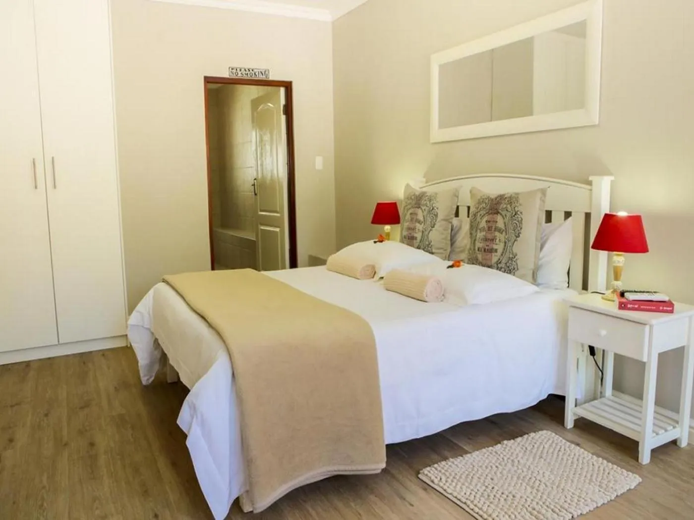 Bed in Skilpadvlei Wine Farm