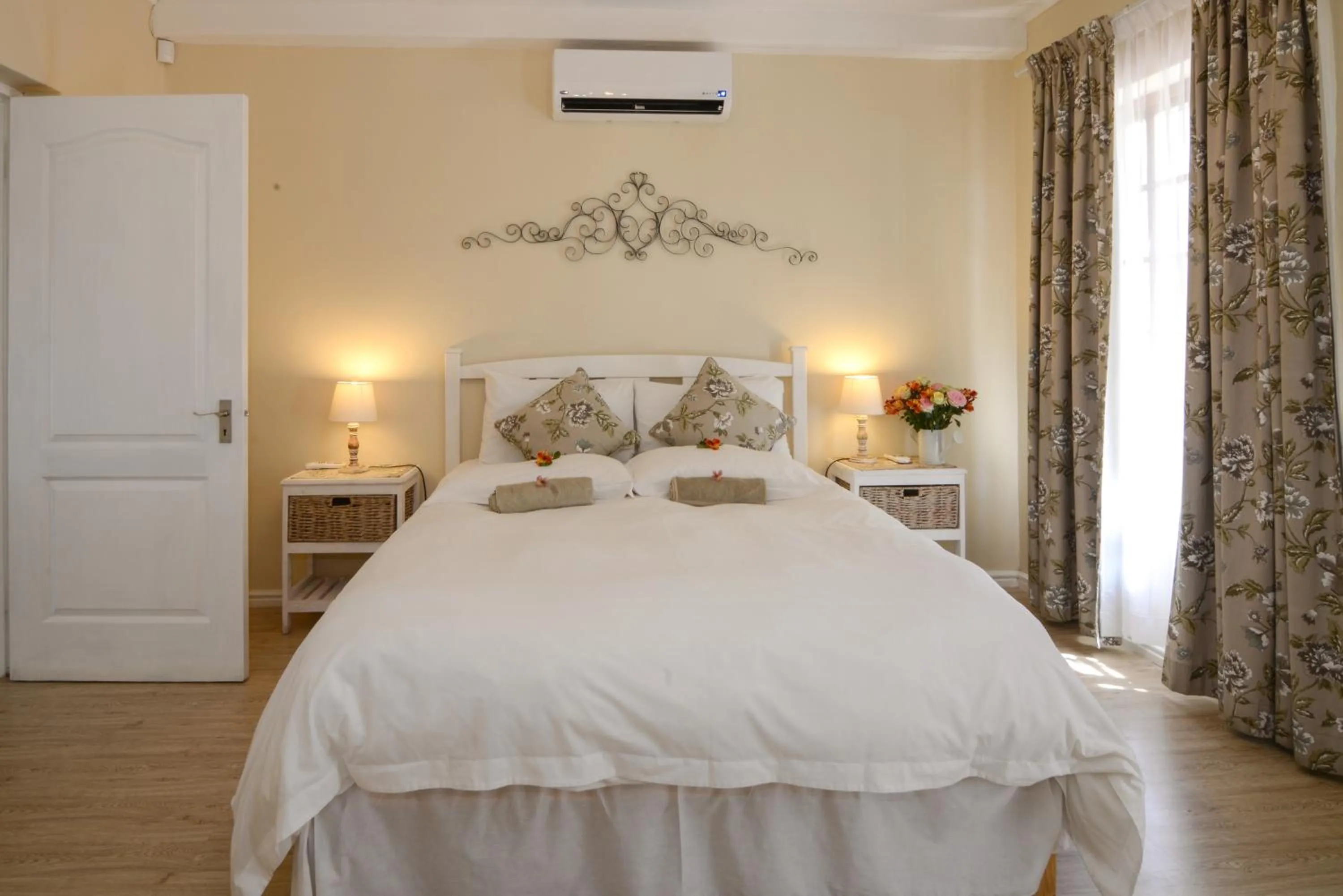 Bedroom, Bed in Skilpadvlei Wine Farm