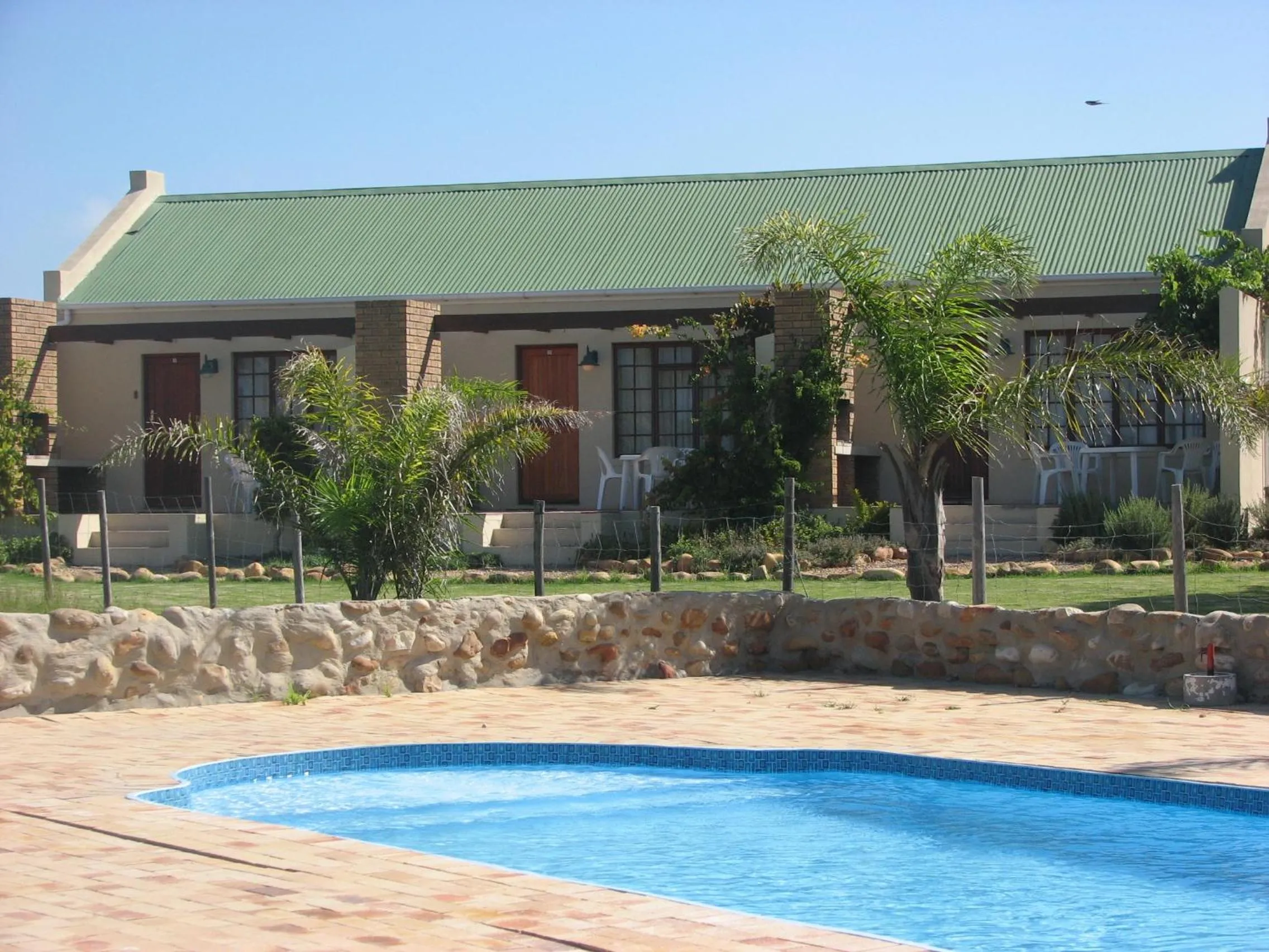 Pool view in Skilpadvlei Wine Farm