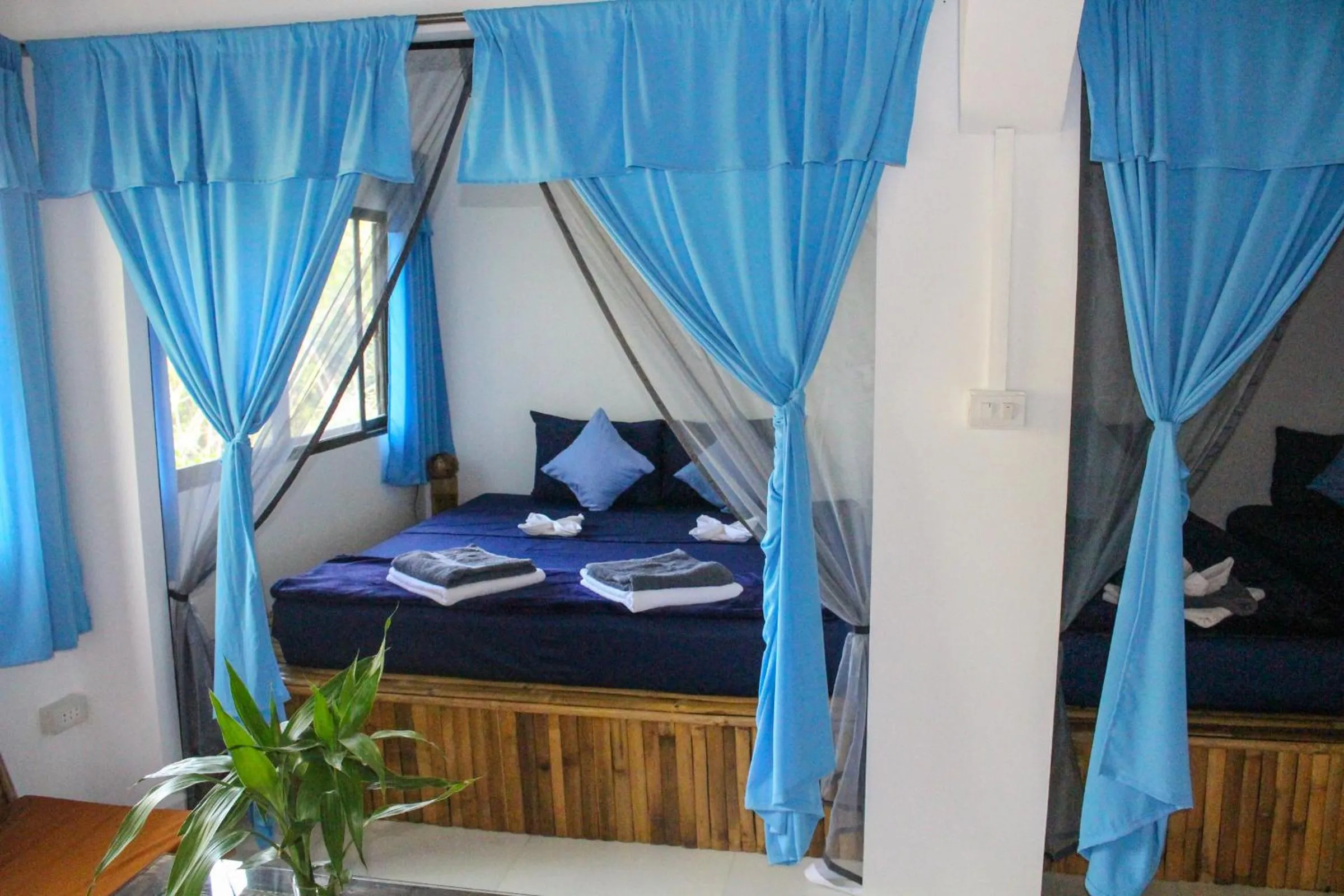 Bedroom, Bed in Rainbow Lodge