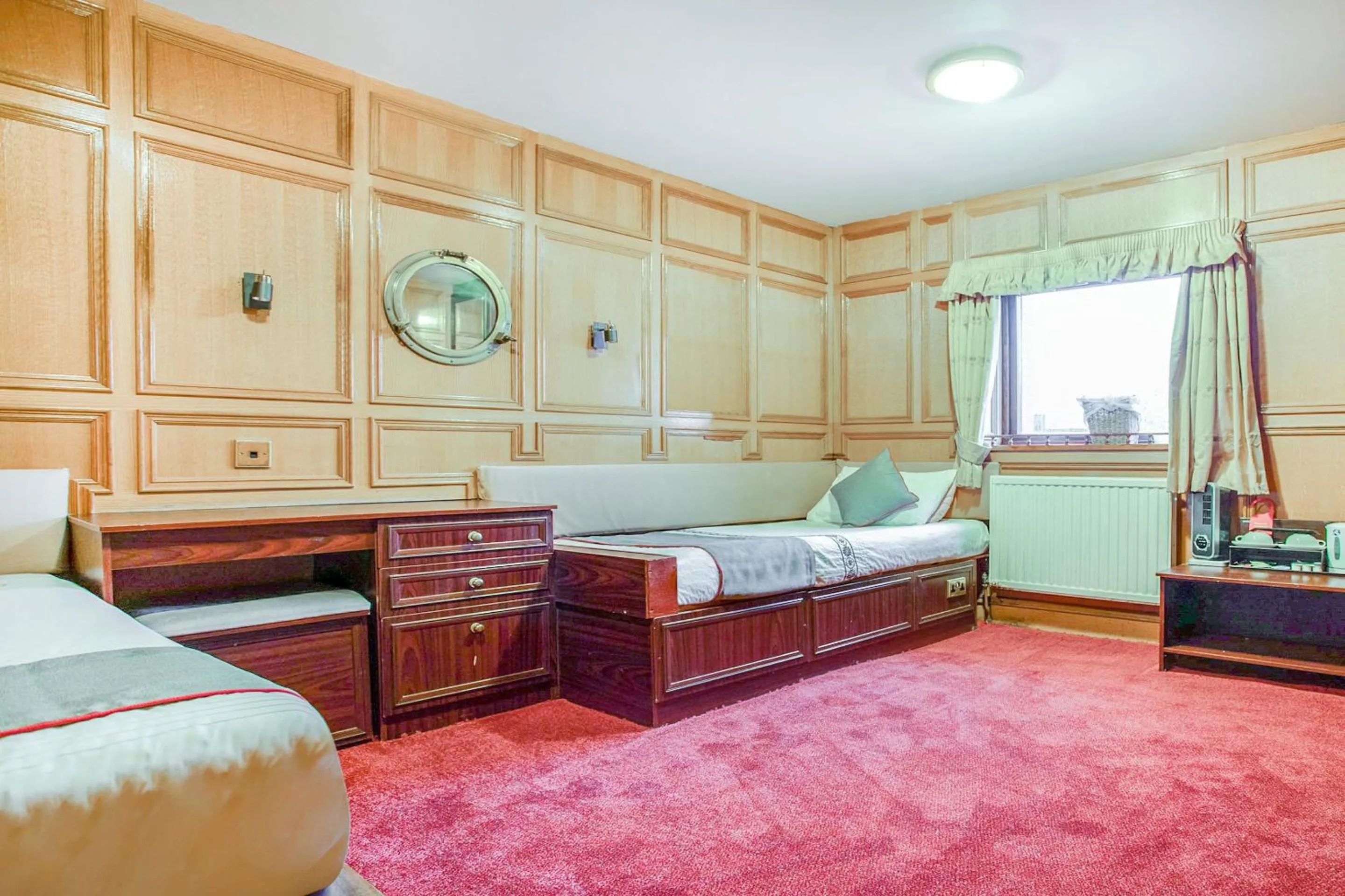 Bedroom, Bed in OYO The Rowers Hotel, Dunston Gateshead