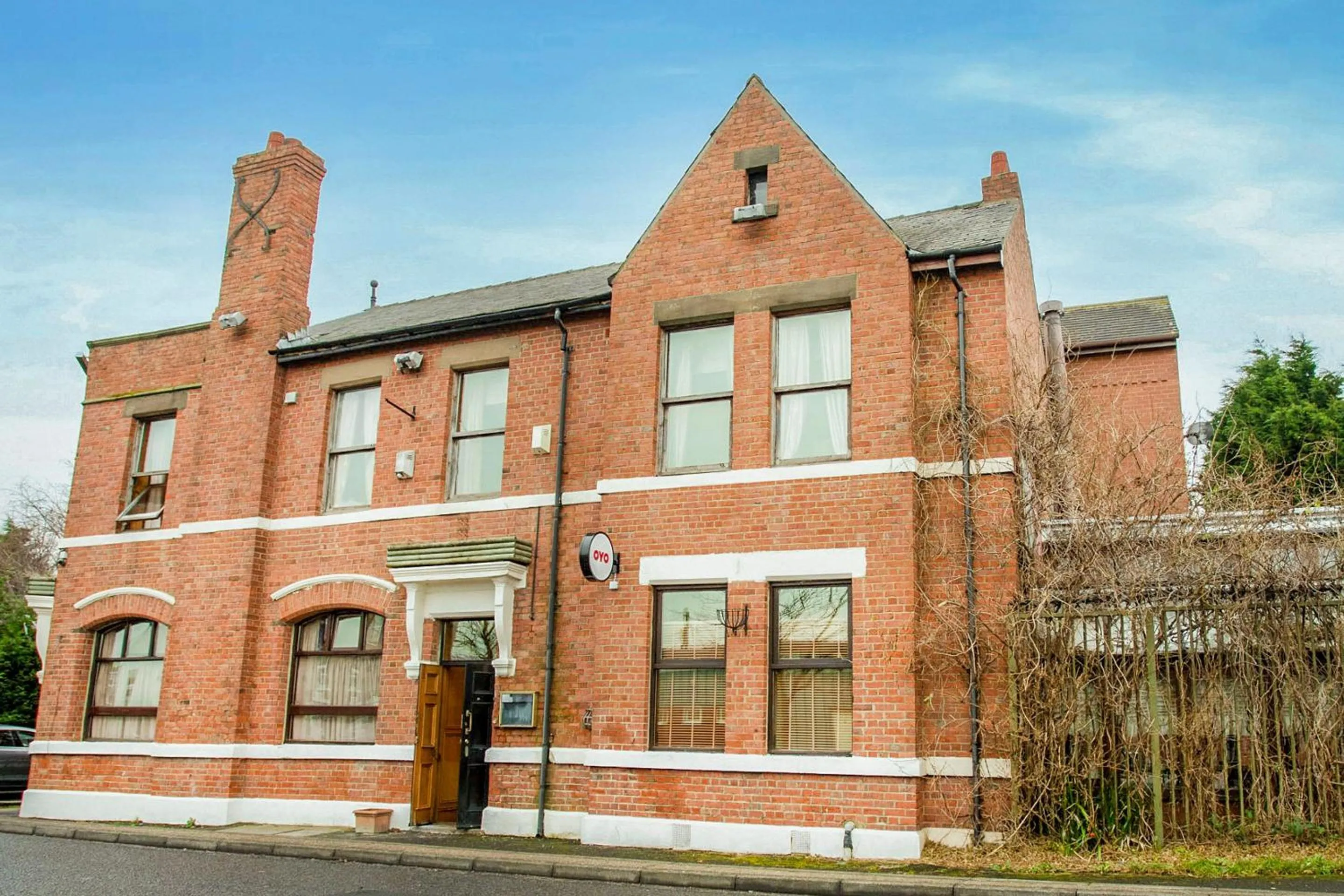 Facade/entrance in OYO The Rowers Hotel, Dunston Gateshead